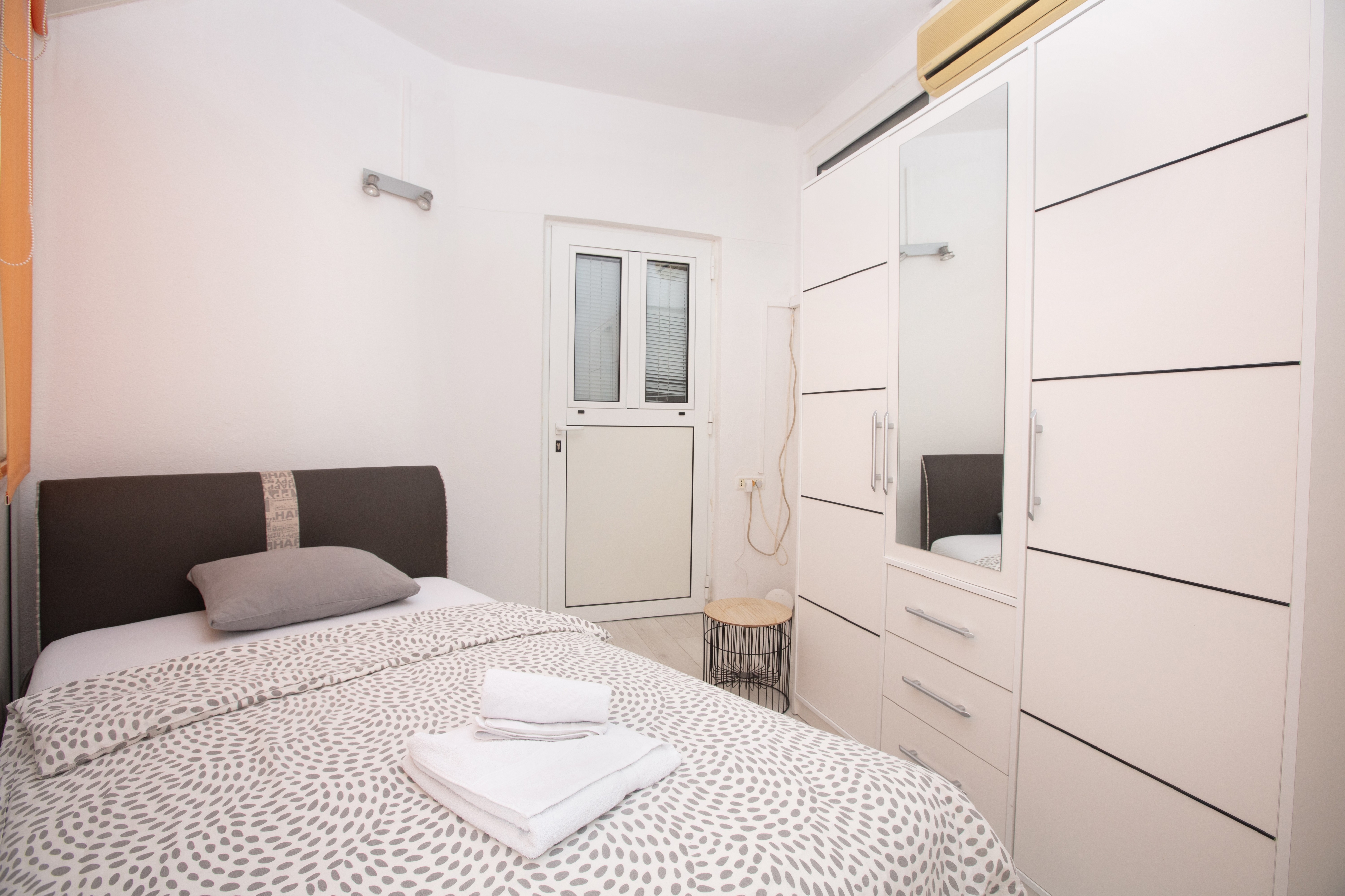 Three bedroom apartment with terrace Šibenik  A-b