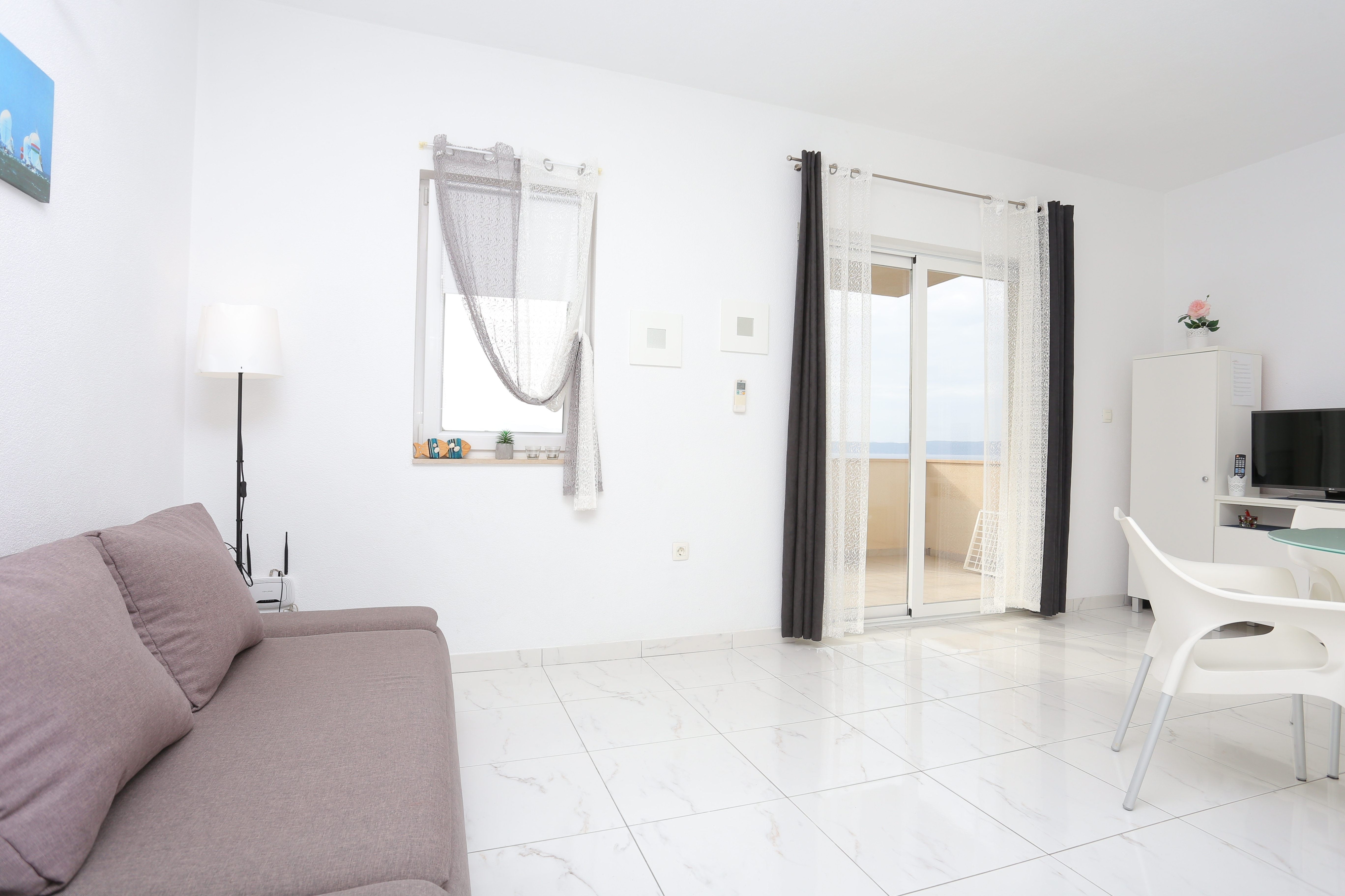 One bedroom apartment with terrace and sea view Podgora, Makarska (A-21817-b) One bedroom apartment with terrace and sea view Podgora, Makarska (A-21817-b)
