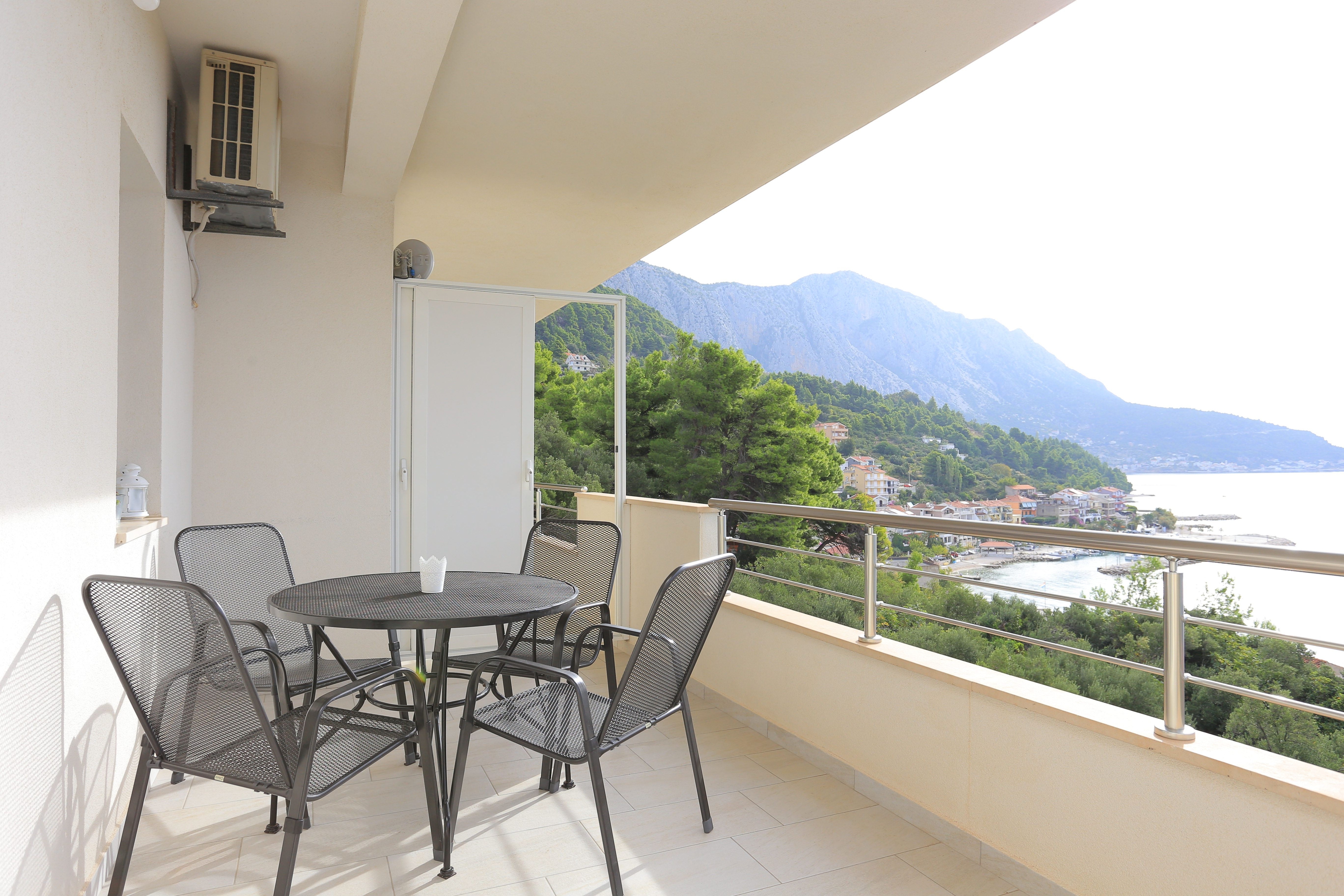 One bedroom apartment with terrace and sea view Podgora, Makarska (A-21817-b) One bedroom apartment with terrace and sea view Podgora, Makarska (A-21817-b)