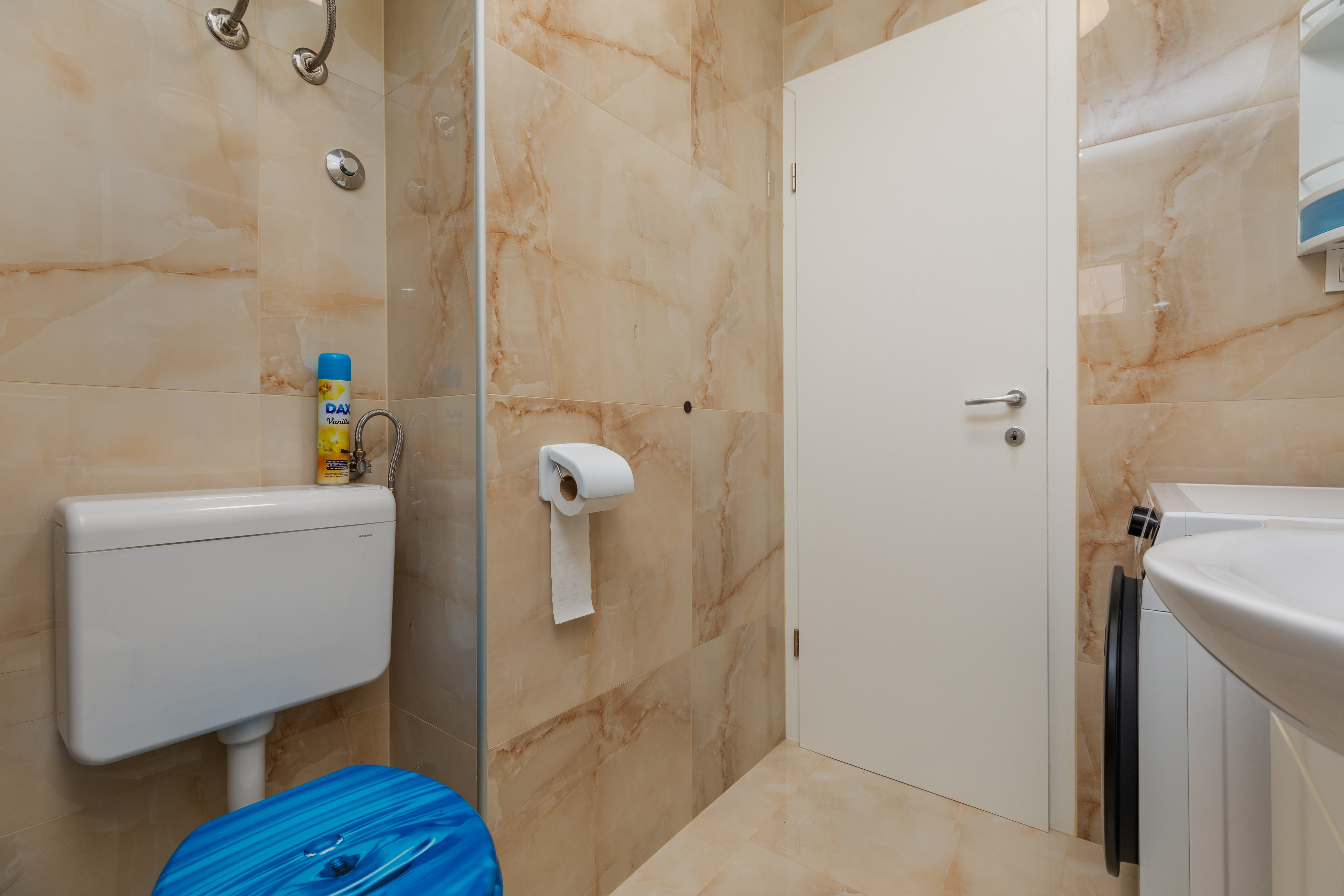 Two bedroom apartment with terrace Makarska  A-a