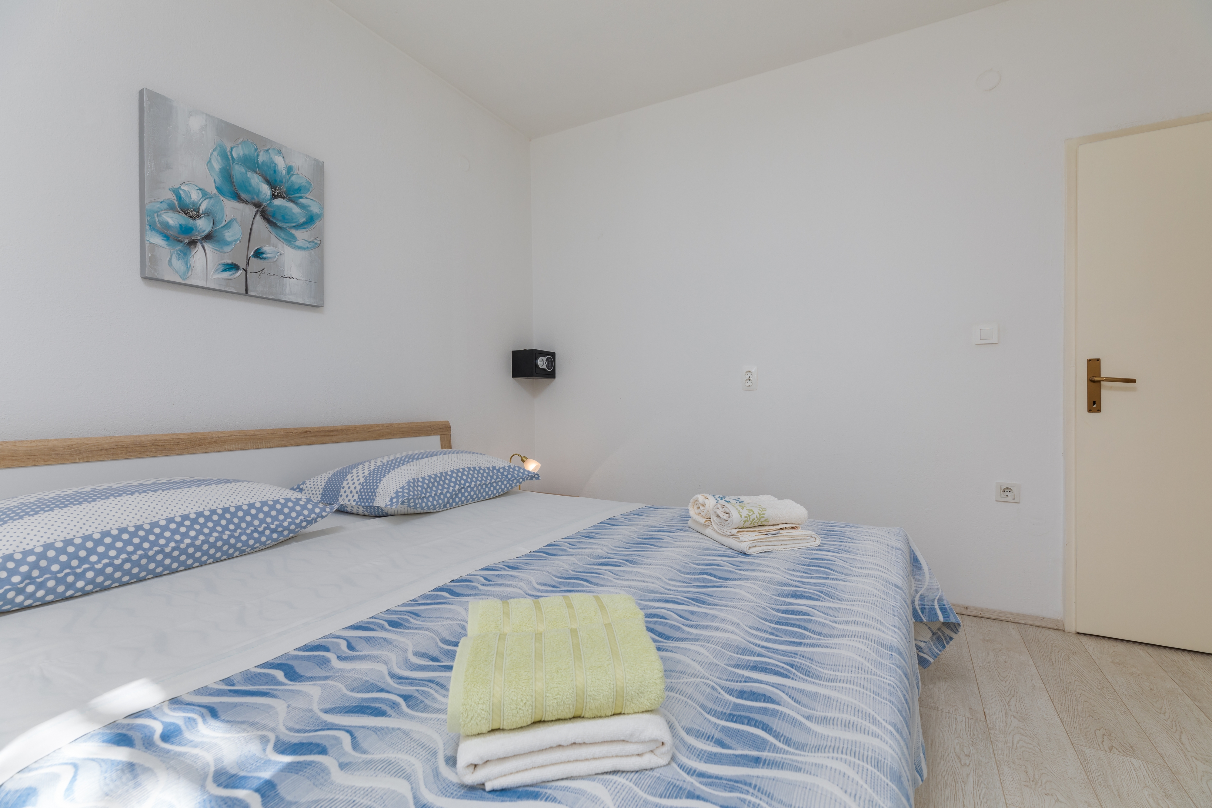 Two bedroom apartment with terrace Makarska  A-a