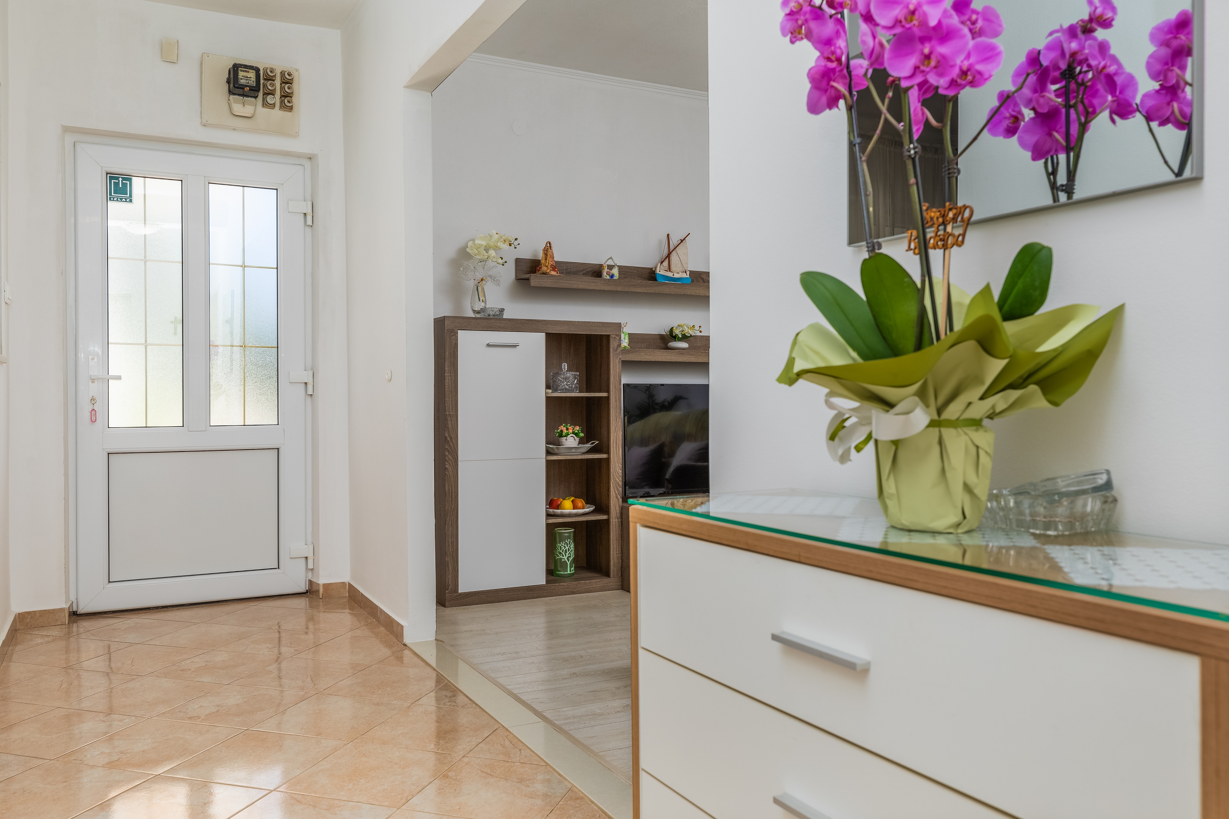 Two bedroom apartment with terrace Makarska  A-a