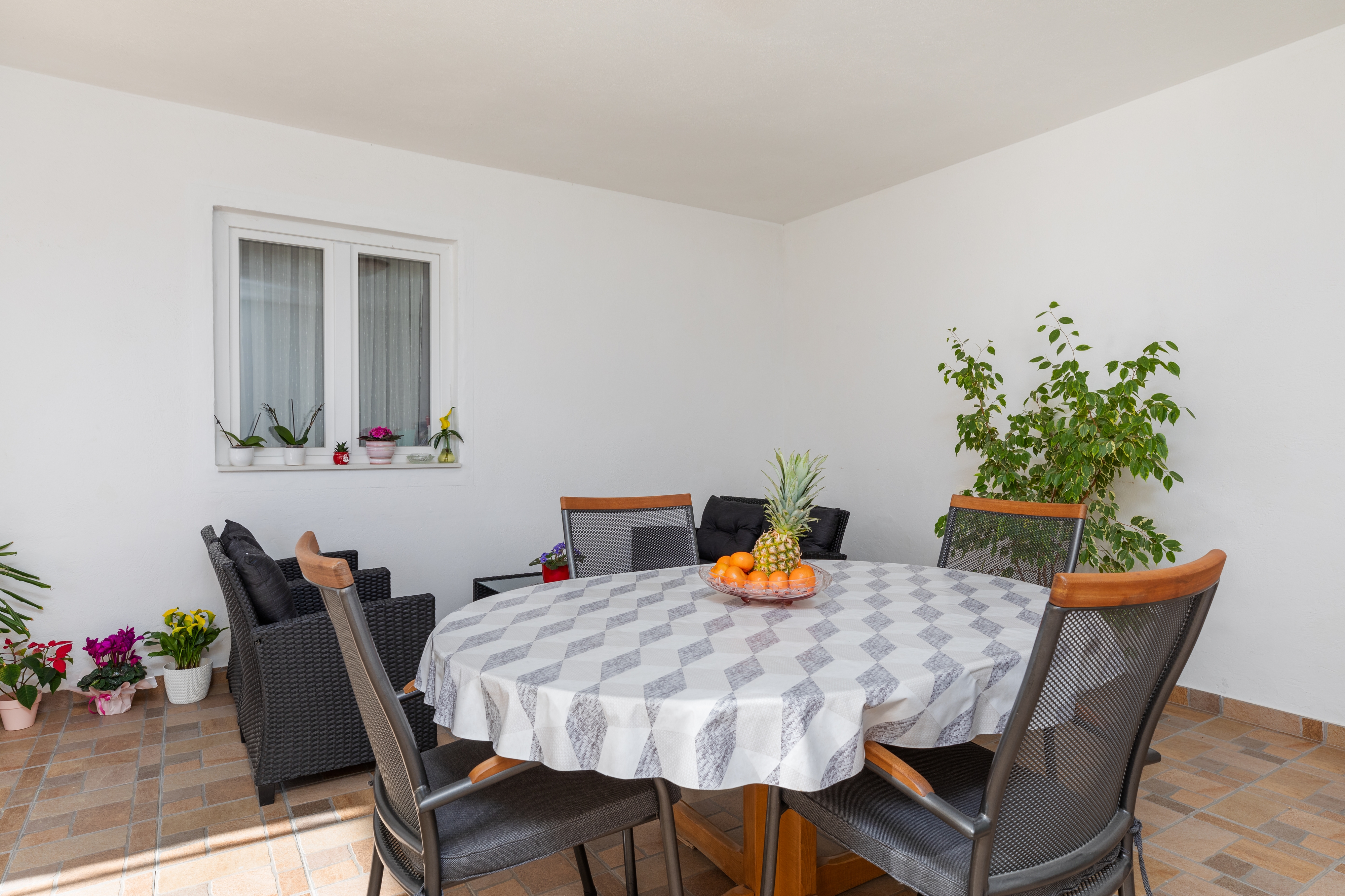 Two bedroom apartment with terrace Makarska  A-a