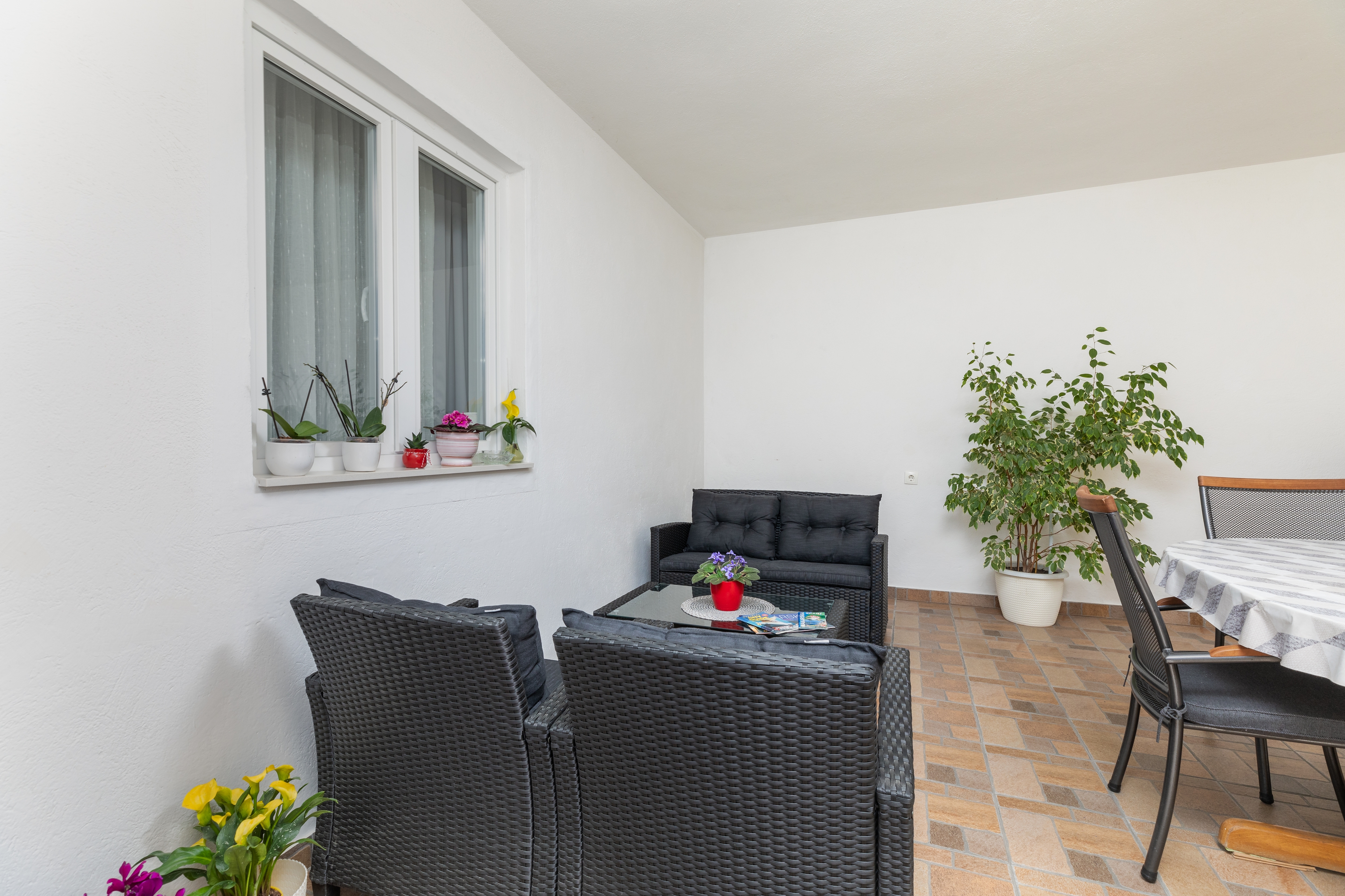 Two bedroom apartment with terrace Makarska  A-a