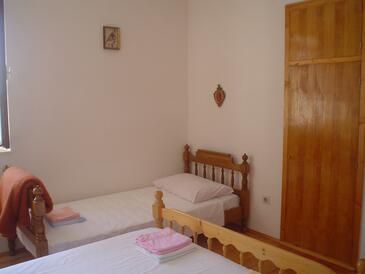 Bedroom Suđurađ, Bedroom in the room, dostupna klima i WIFI.
