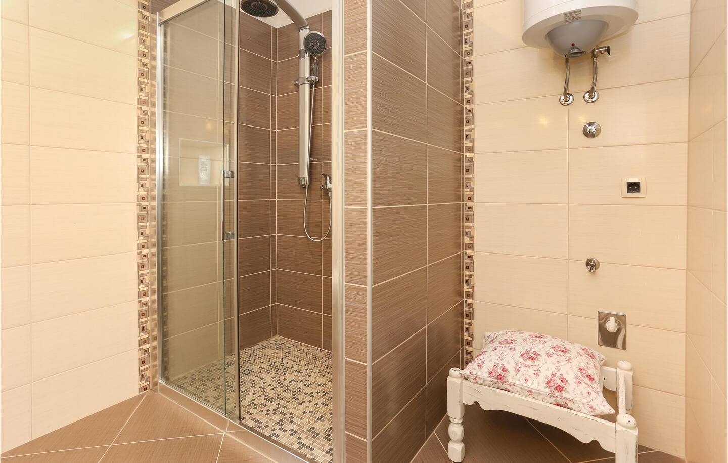 Four bedroom house with terrace and sea view Kaštel Sućurac, Kaštela  K