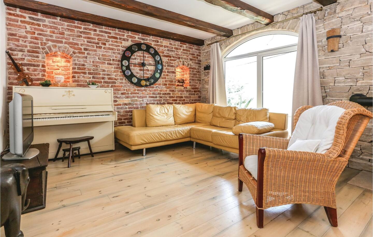 Four-bedroom house with terrace and sea view Kaštel Sućurac, Kaštela (K-21842) Four-bedroom house with terrace and sea view Kaštel Sućurac, Kaštela (K-21842)