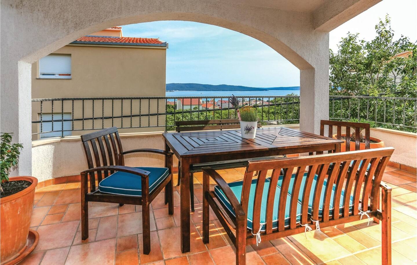 Four-bedroom house with terrace and sea view Kaštel Sućurac, Kaštela  K