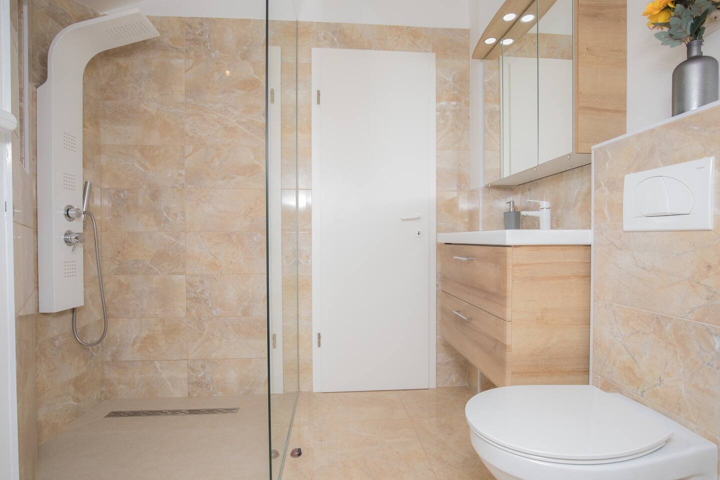 Four bedroom house with terrace Vrpolje, Šibenik  K