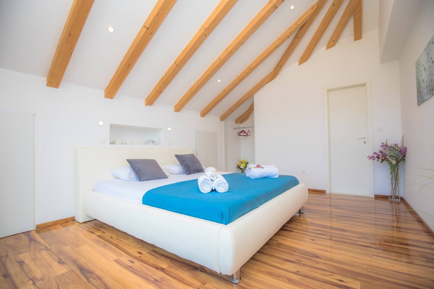 Four bedroom house with terrace Vrpolje, Šibenik  K