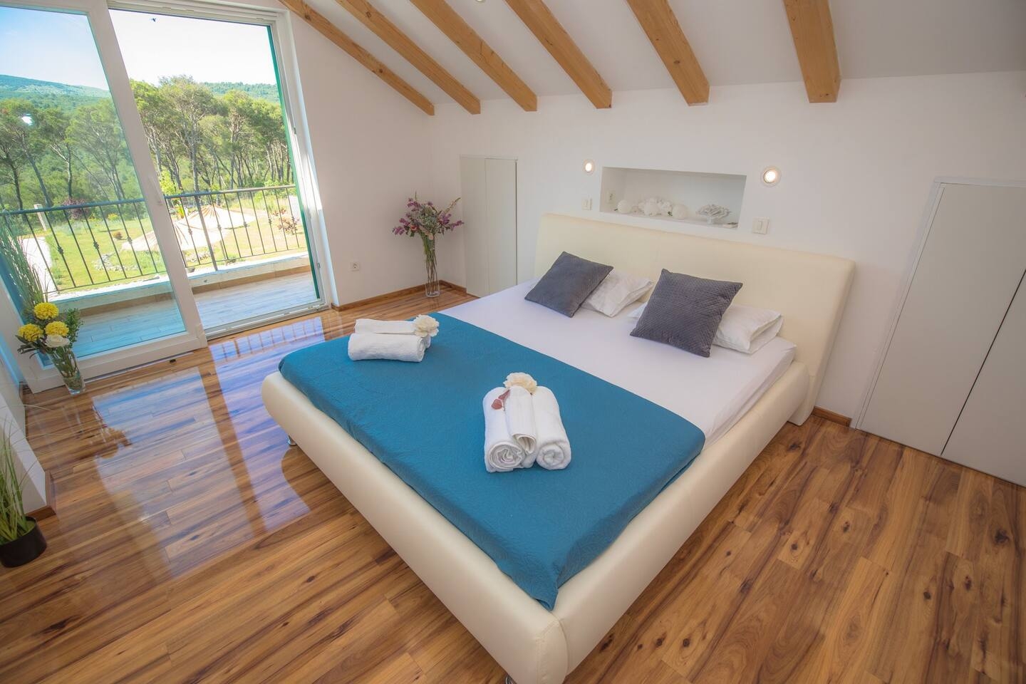 Four bedroom house with terrace Vrpolje, Šibenik  K