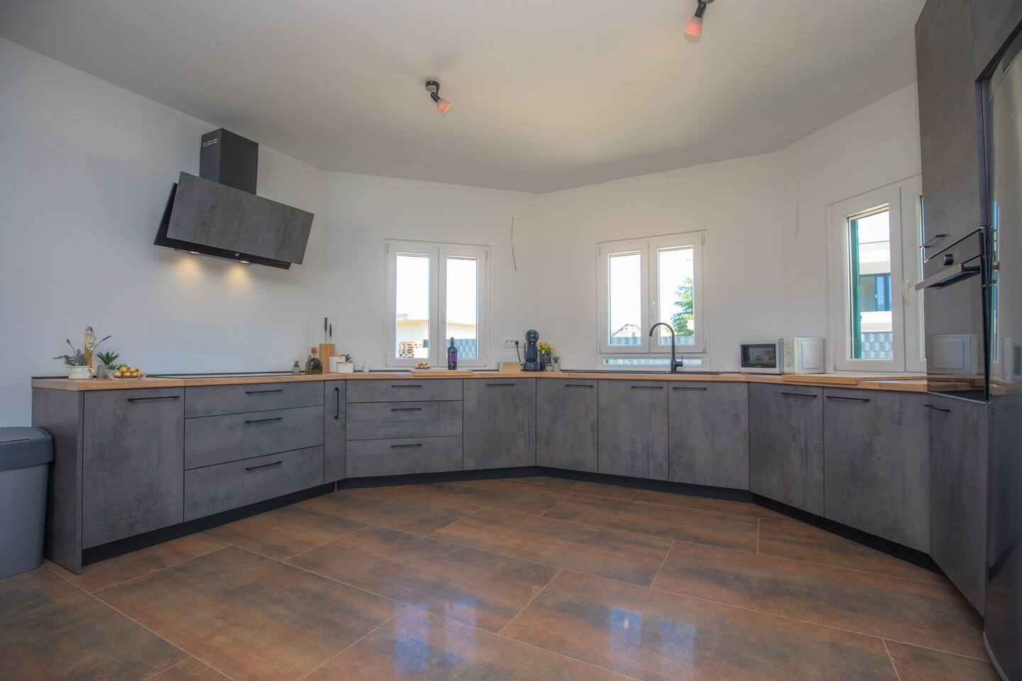 Four bedroom house with terrace Vrpolje, Šibenik  K