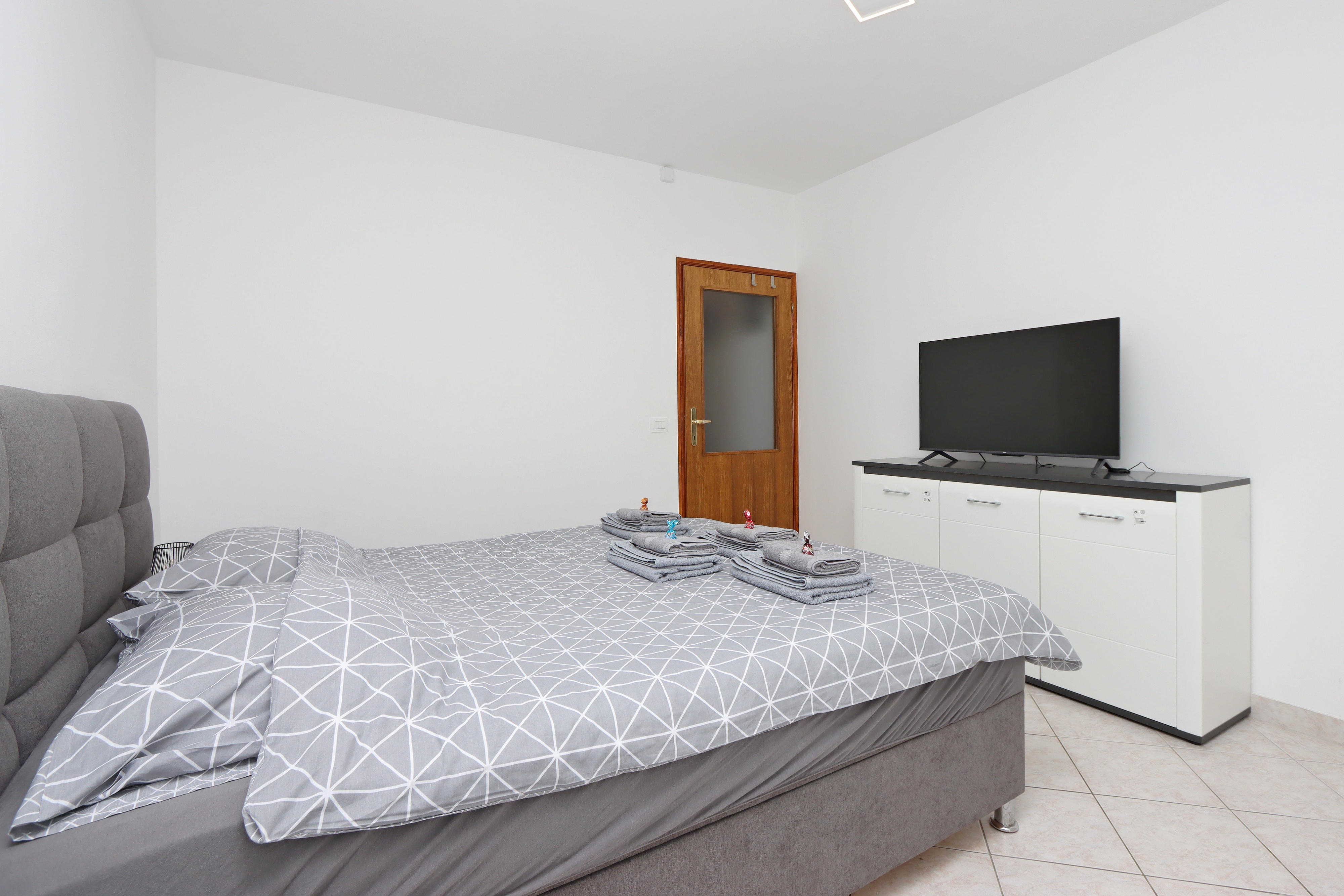 One bedroom apartment with terrace and sea view Krk  A-a