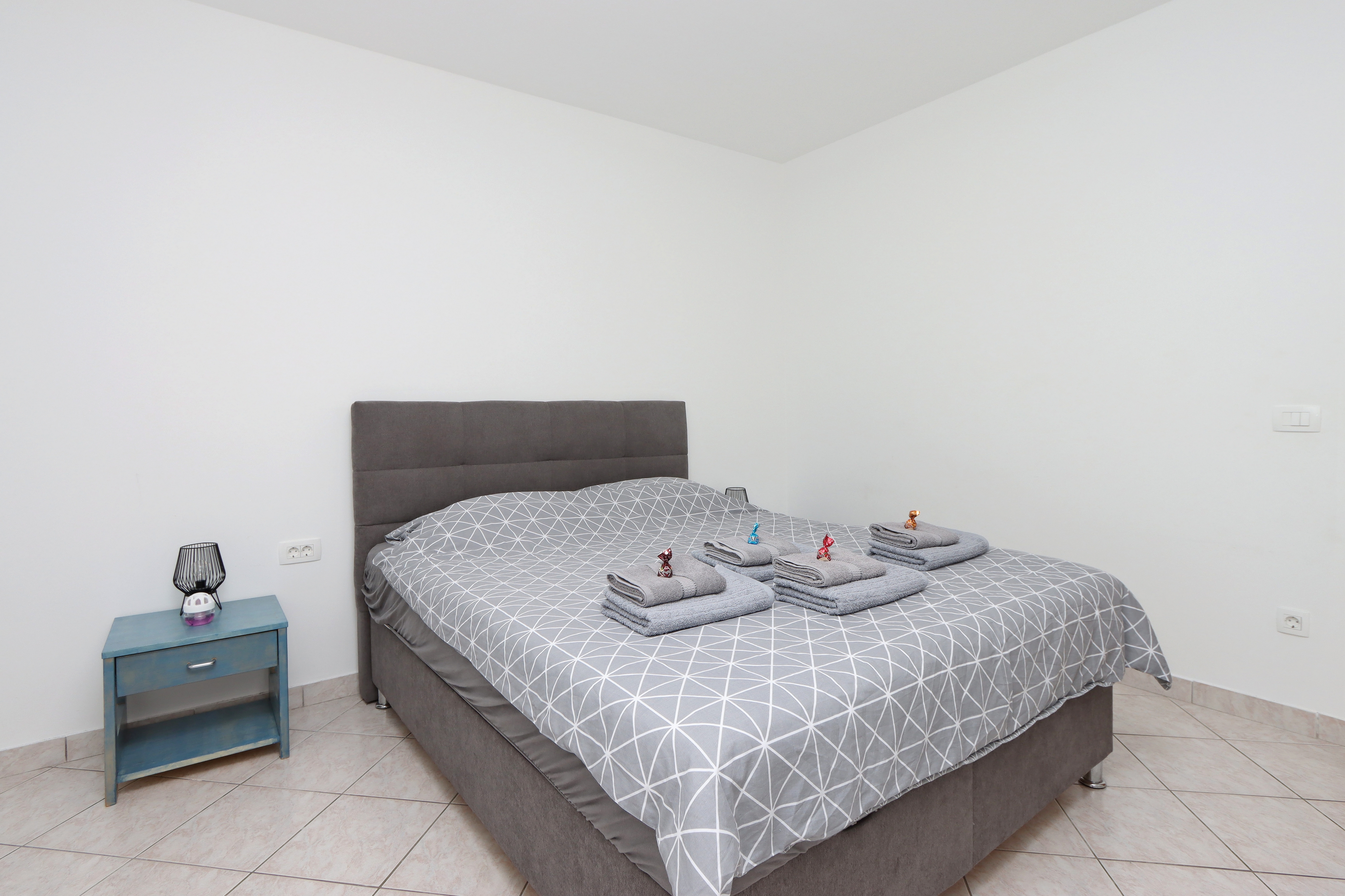 One bedroom apartment with terrace and sea view Krk  A-a