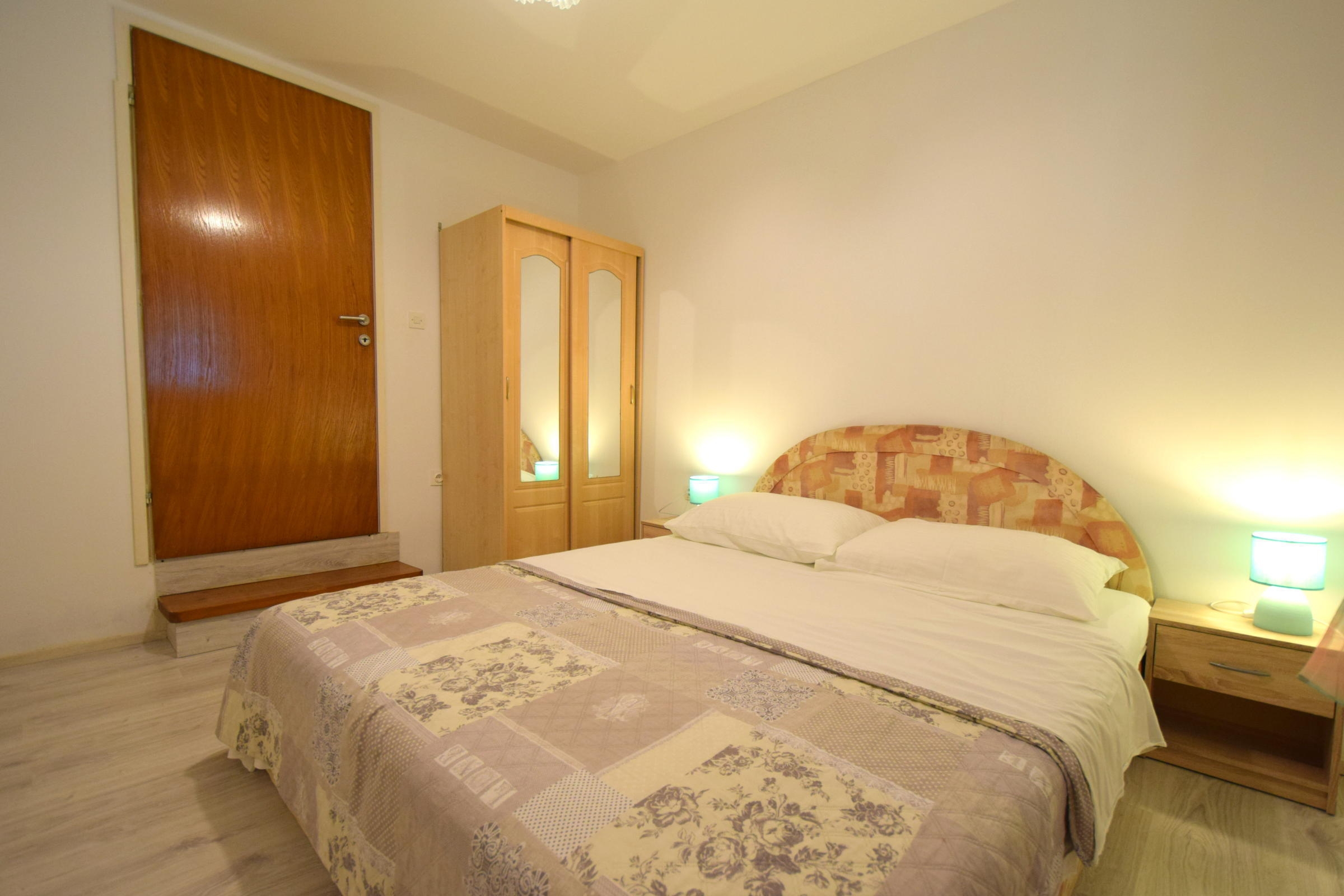 Four bedroom apartment with terrace Njivice, Krk  A-a