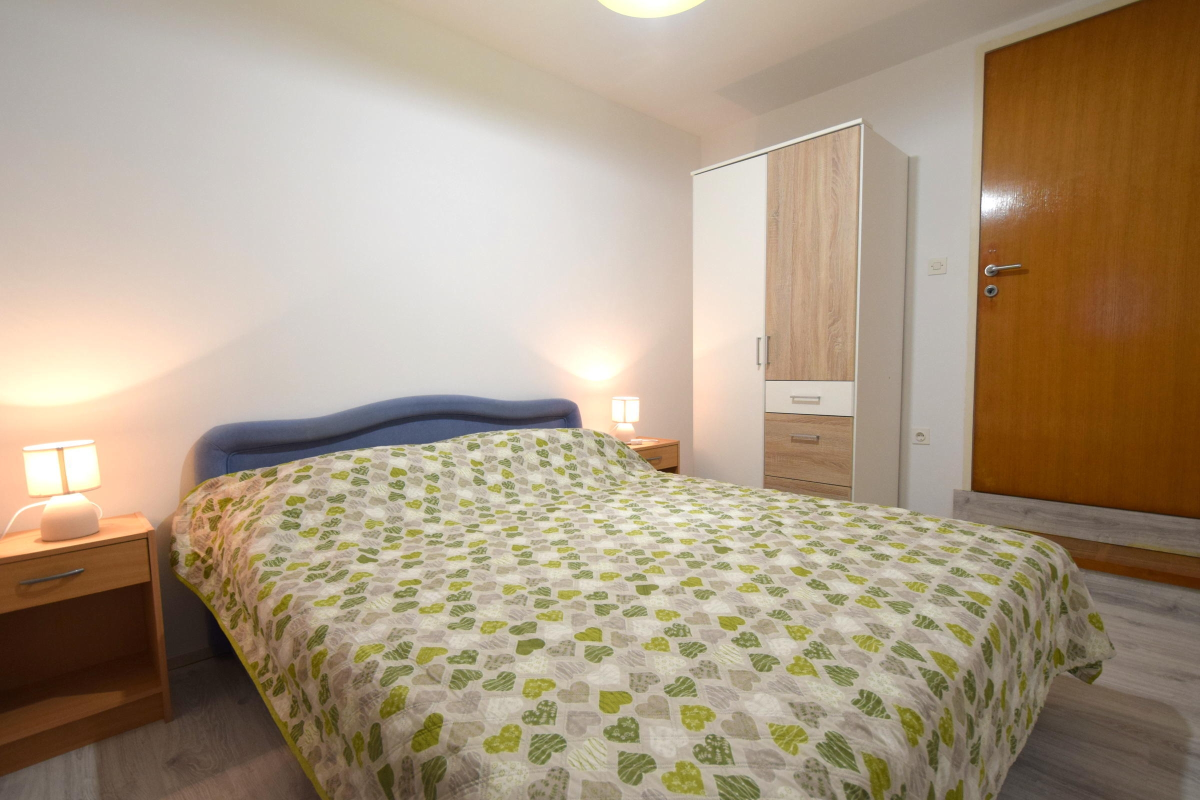 Four bedroom apartment with terrace Njivice, Krk  A-a