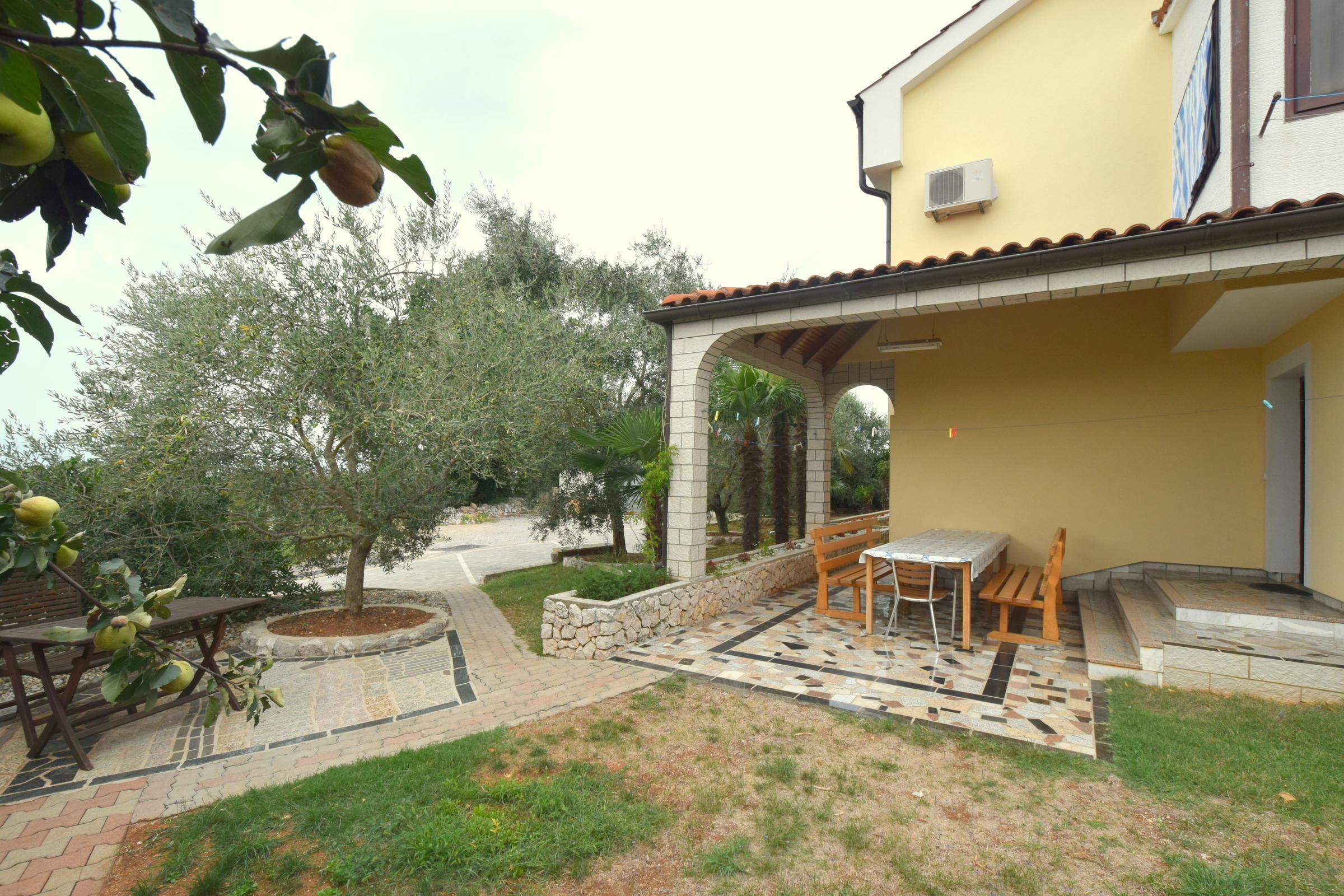 Four-bedroom apartment with terrace Njivice (Krk) (A-21846-a) Four-bedroom apartment with terrace Njivice (Krk) (A-21846-a)