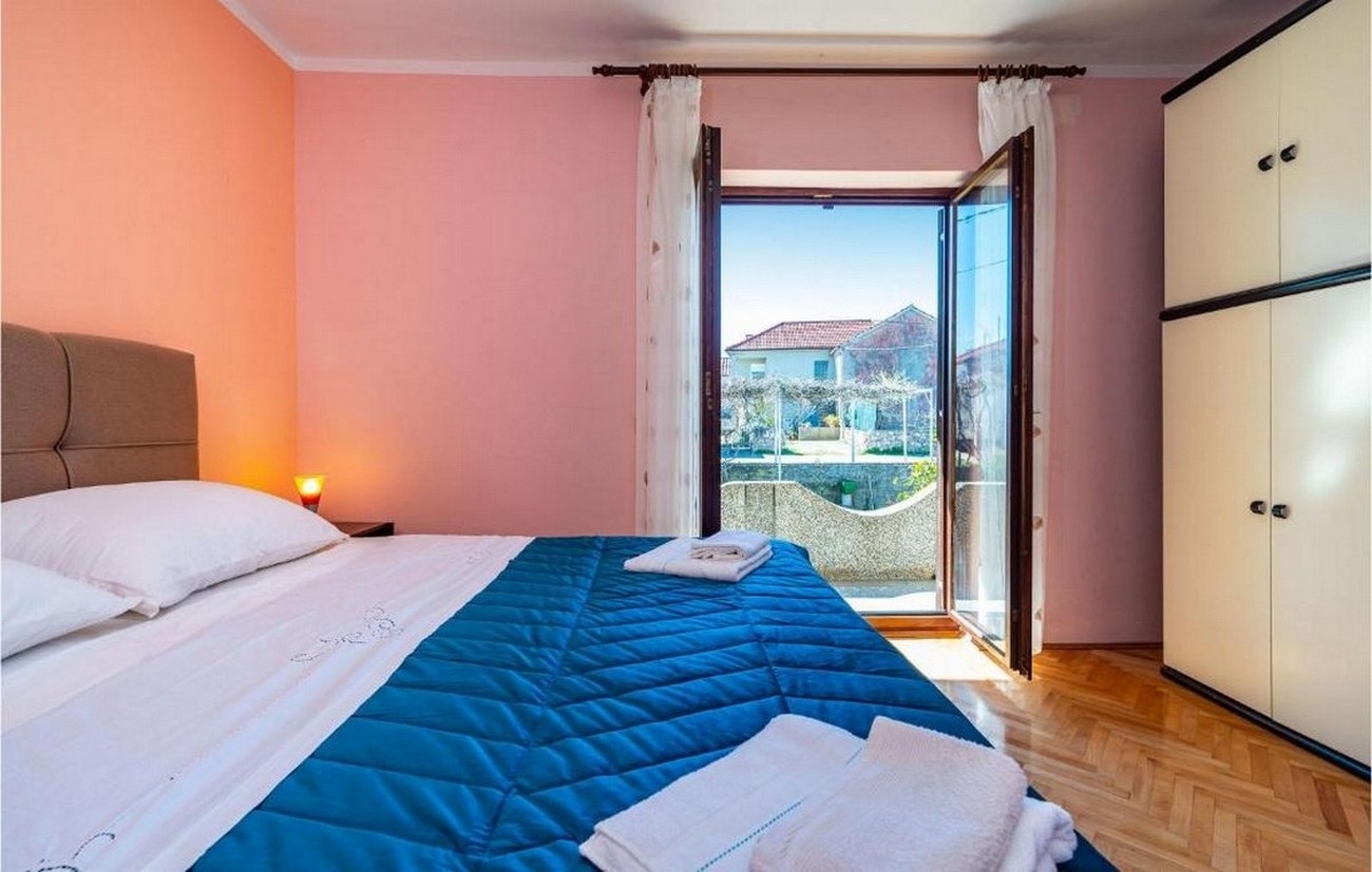 Two bedroom apartment with terrace Ugljan  A-a