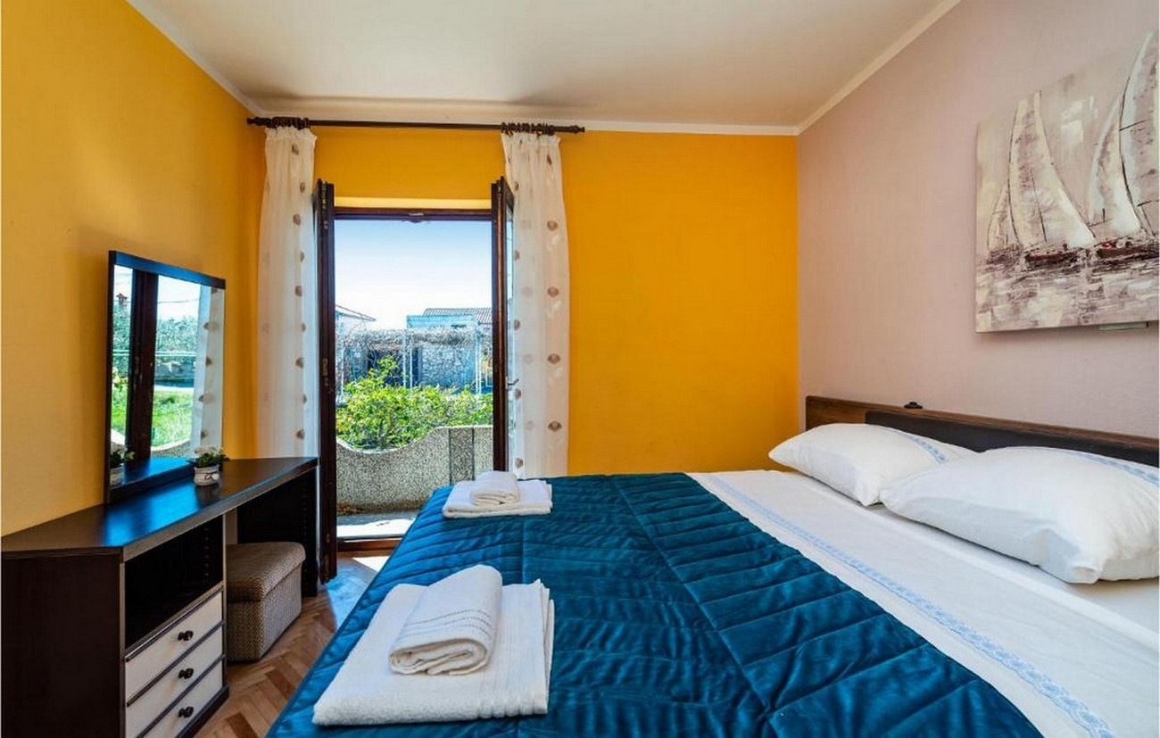 Two bedroom apartment with terrace Ugljan  A-a