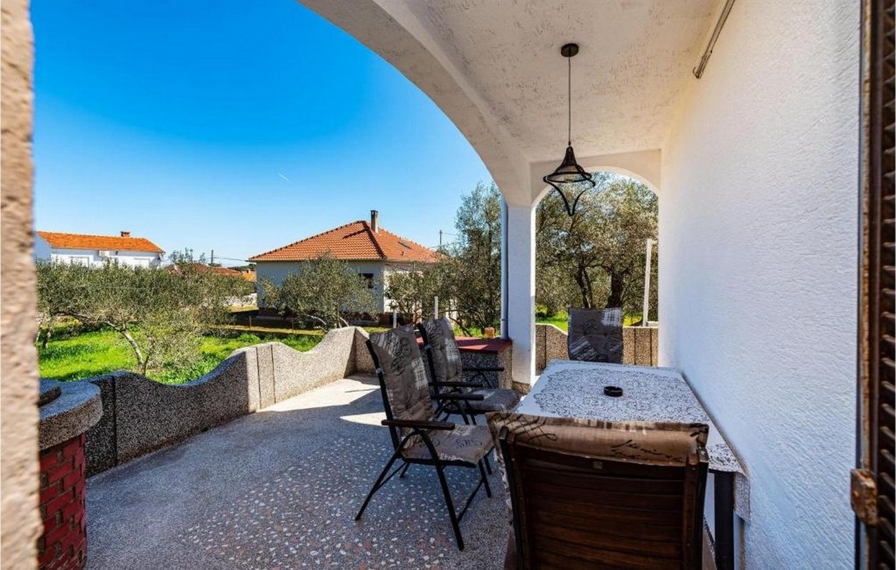 Two bedroom apartment with terrace Ugljan  A-a