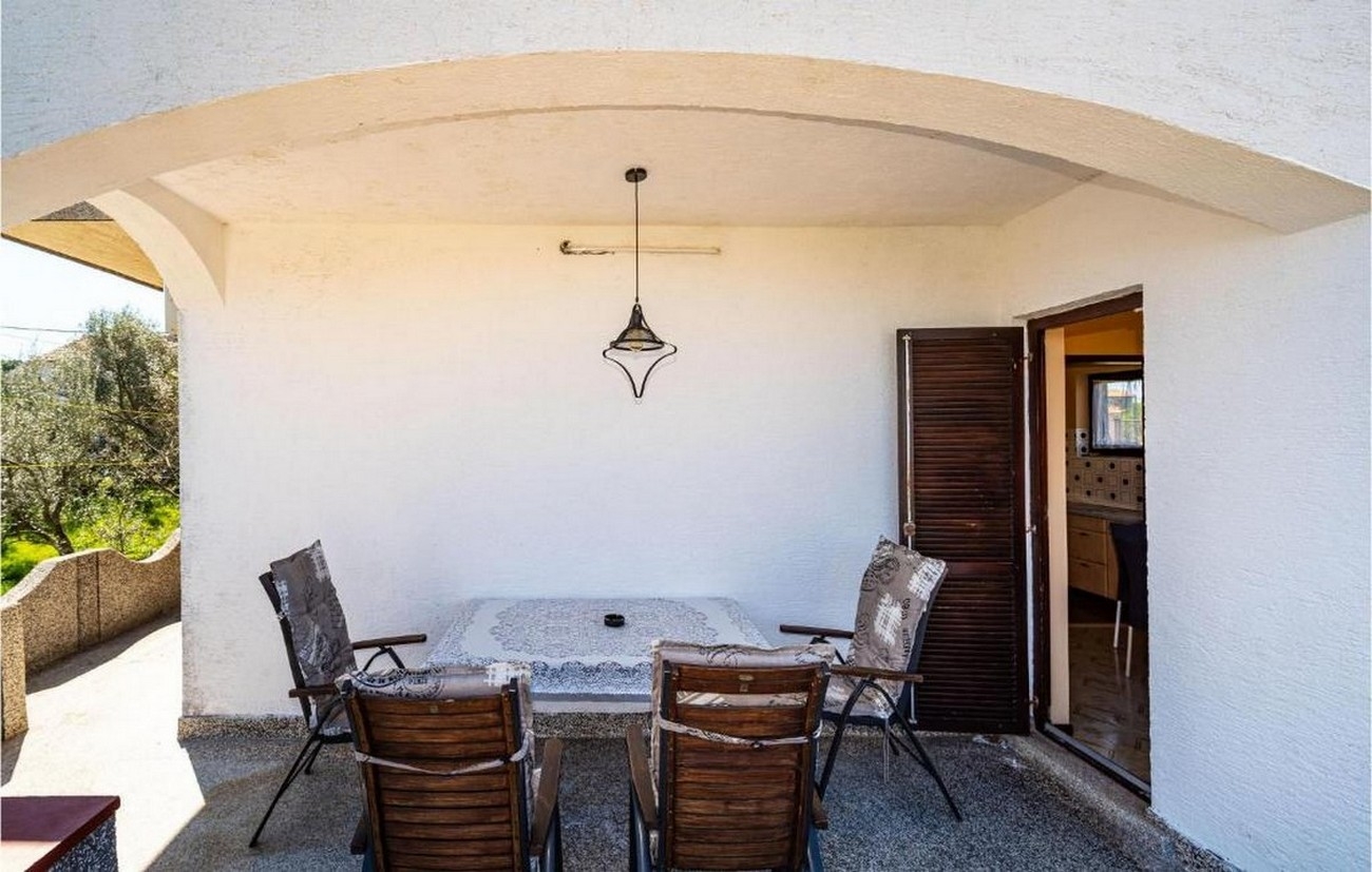 Two bedroom apartment with terrace Ugljan  A-a