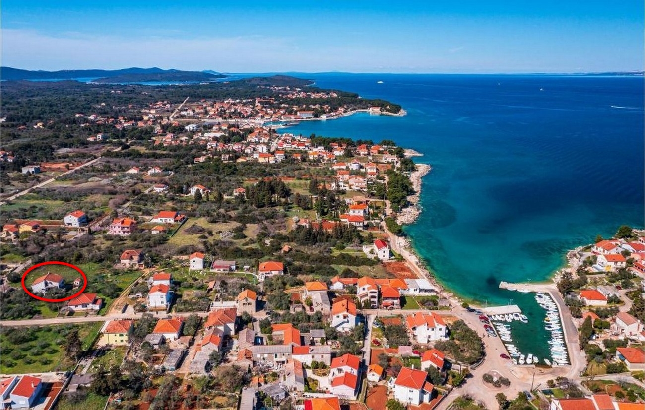 Two bedroom apartment with terrace Ugljan (A-21848-a)