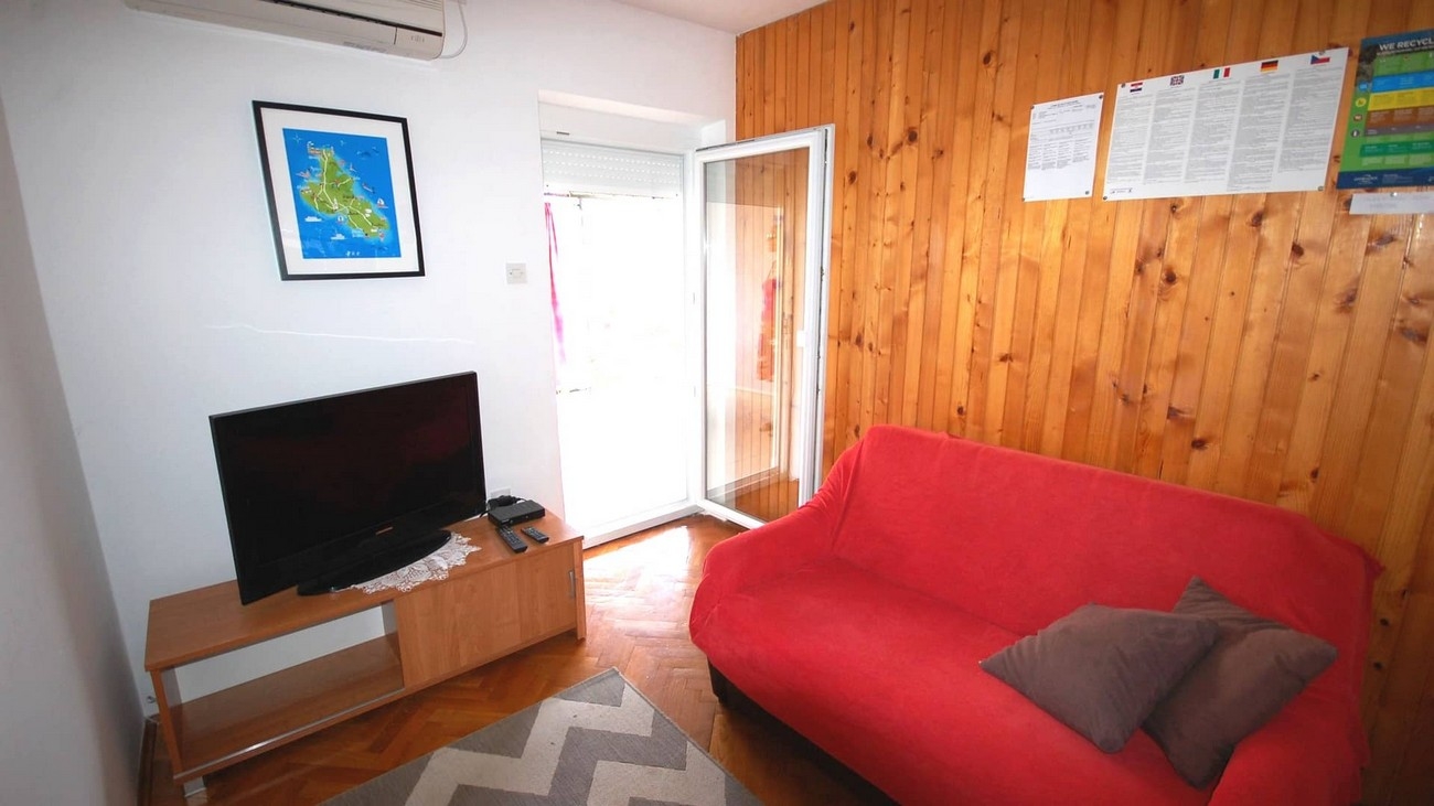 Two bedroom apartment with terrace Njivice, Krk (A-21853-a)