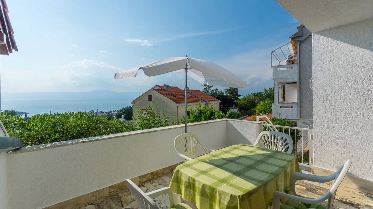 Three bedroom apartment with terrace and sea view Njivice, Krk  A-a