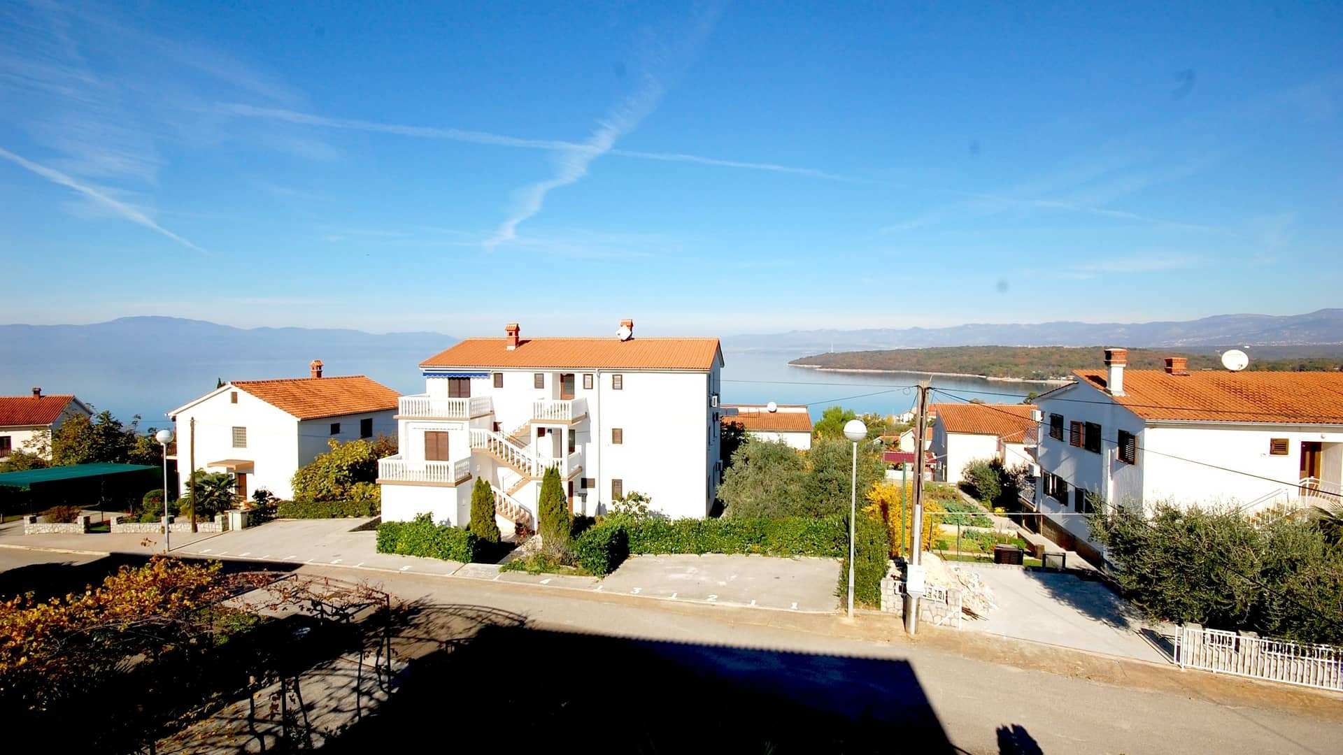 Three bedroom apartment with terrace and sea view Njivice, Krk  A-a