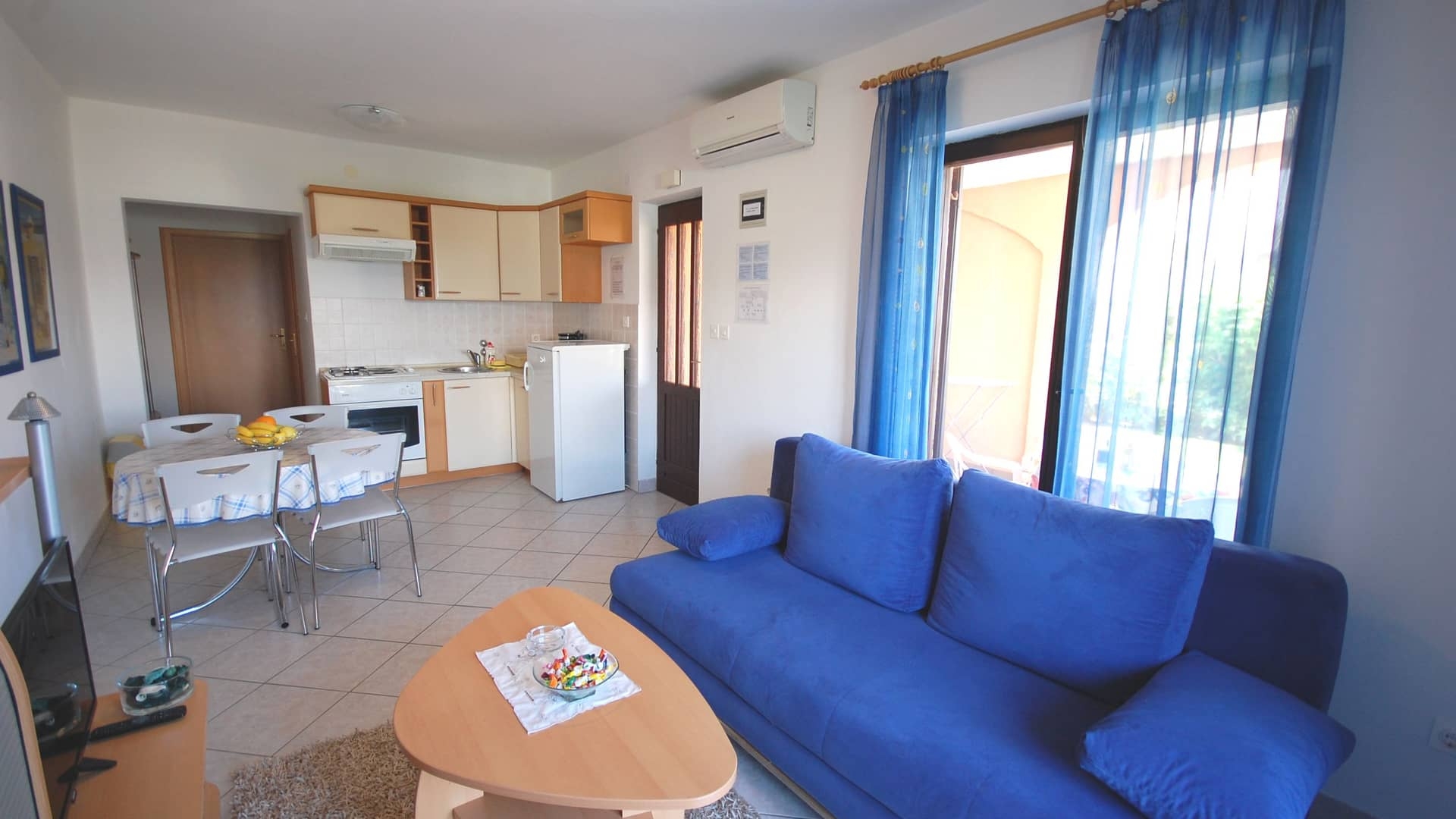 One bedroom apartment with terrace Njivice, Krk (A-21860-b)