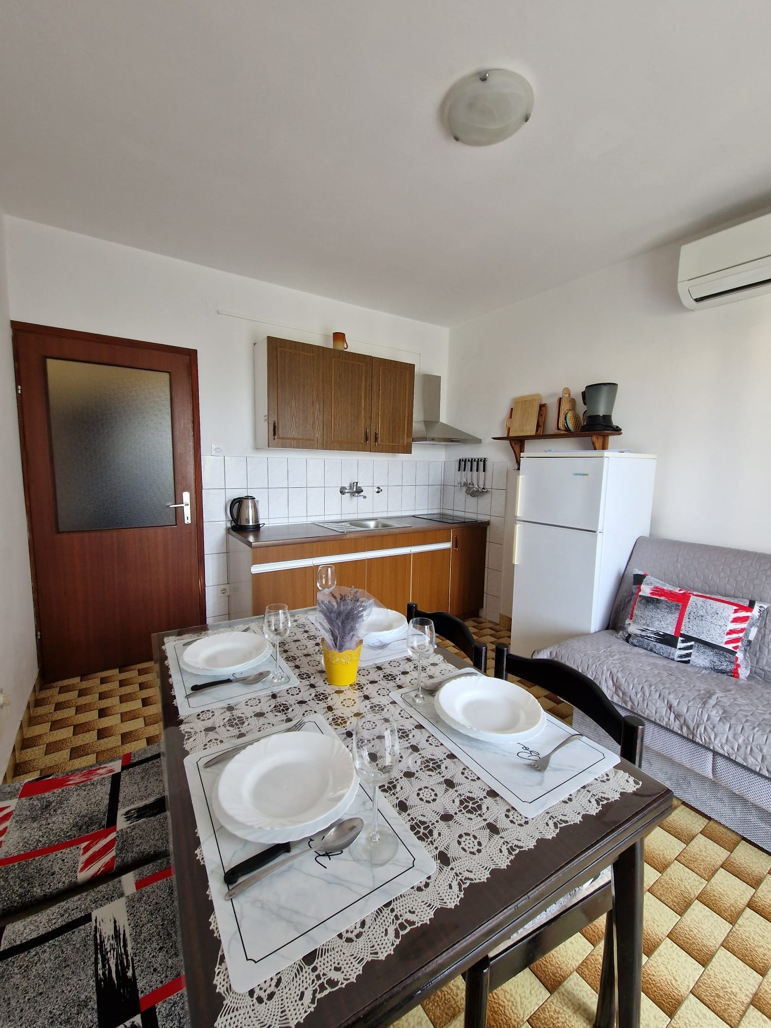 Two bedroom apartment with balcony Njivice, Krk (A-21861-a)