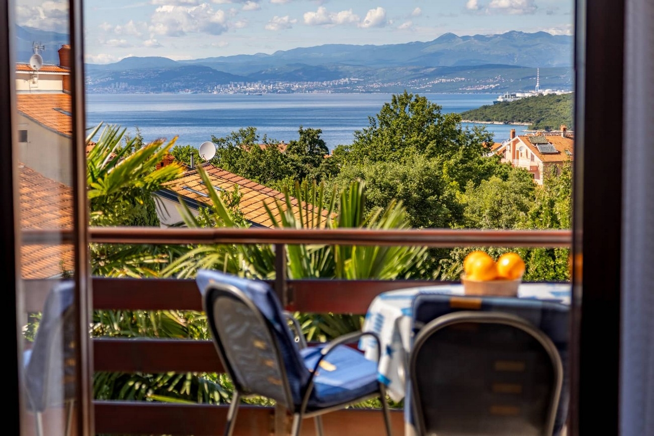 One bedroom apartment with balcony and sea view Njivice, Krk (A-21861-b)