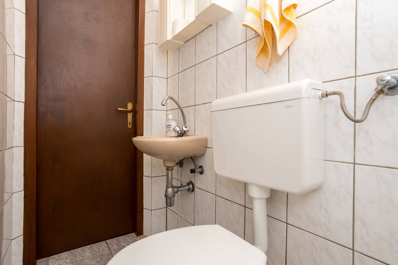 One bedroom apartment with balcony Njivice, Krk  A-c