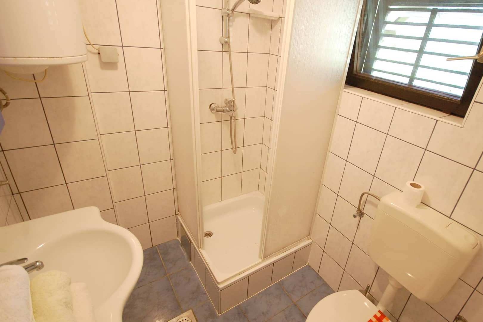Two bedroom apartment with terrace Njivice, Krk  A-b