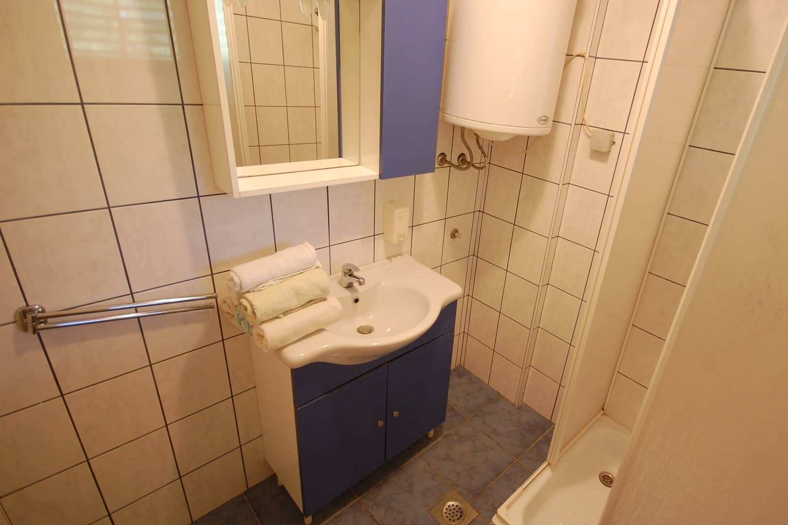 Two bedroom apartment with terrace Njivice, Krk  A-b