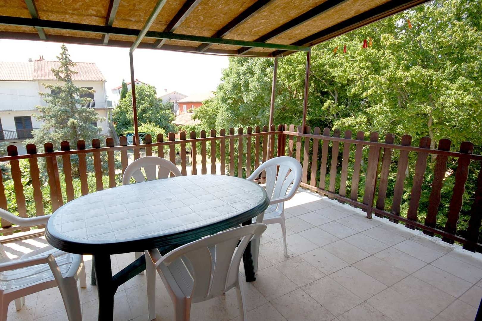 Dvosobni apartman s terasom Njivice, Krk  A-b