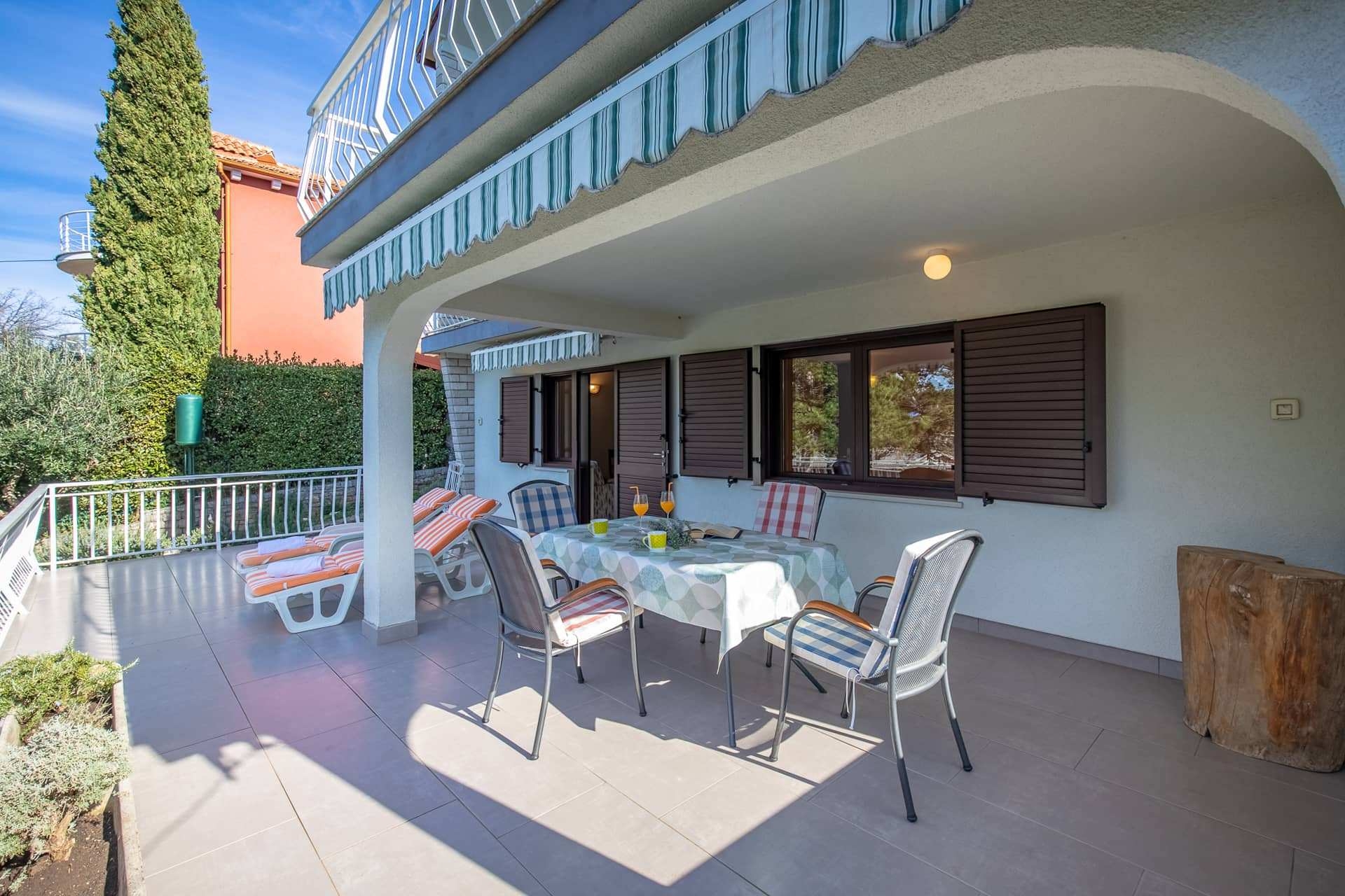 One bedroom apartment with terrace Njivice, Krk  A-a