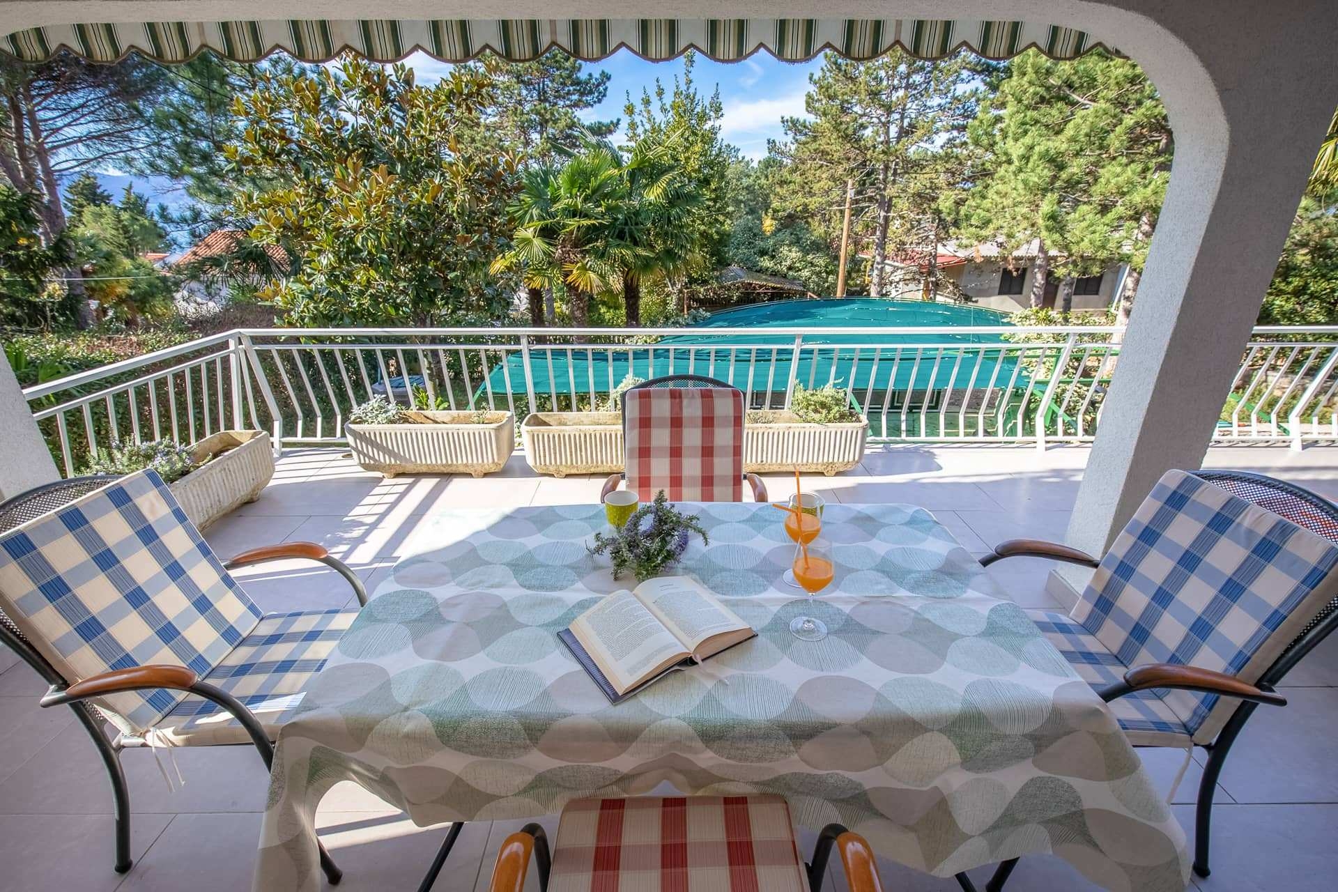 One bedroom apartment with terrace Njivice, Krk  A-a