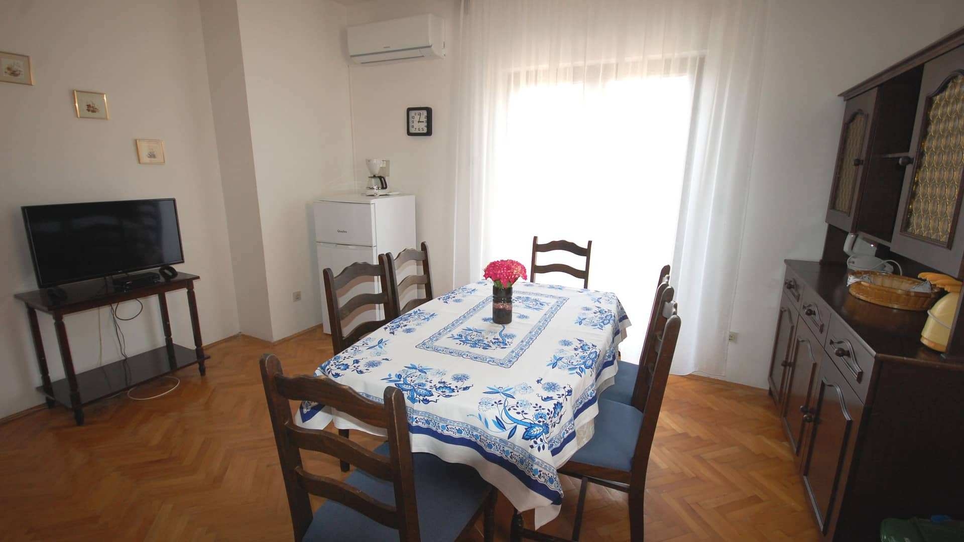 Trosobni apartman s terasom Njivice, Krk  A-a