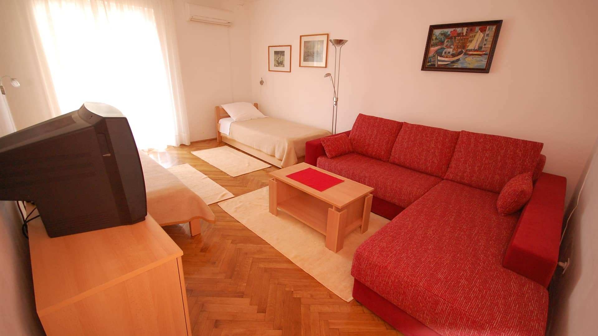 One bedroom apartment with terrace Njivice (Krk) (A-21870-a)
