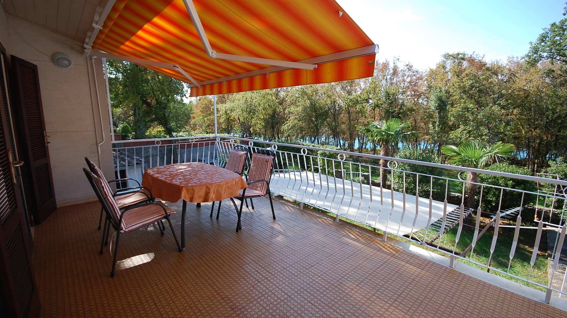 One bedroom apartment with terrace Njivice, Krk  A-a