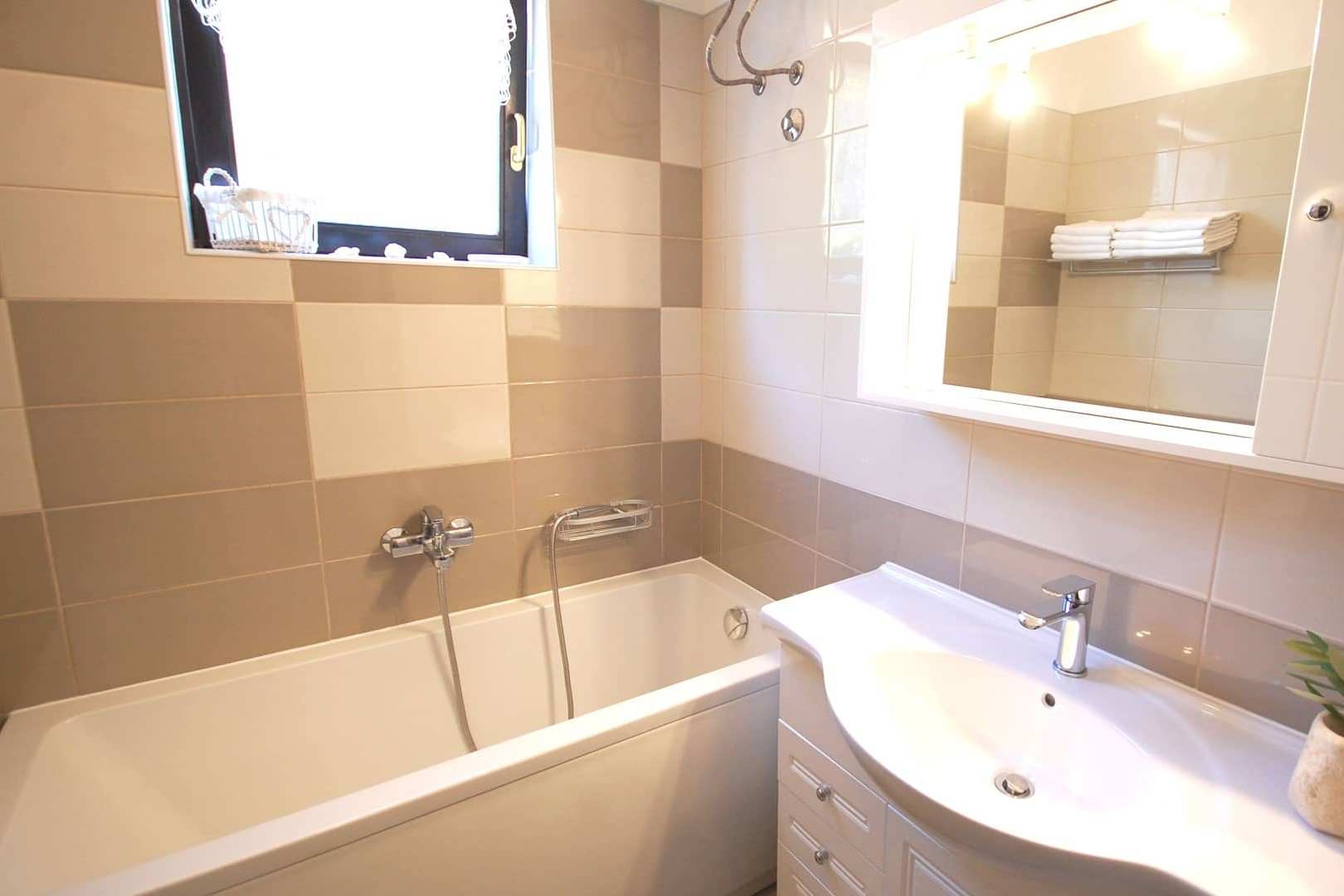 Two bedroom apartment with terrace Njivice, Krk  A-a
