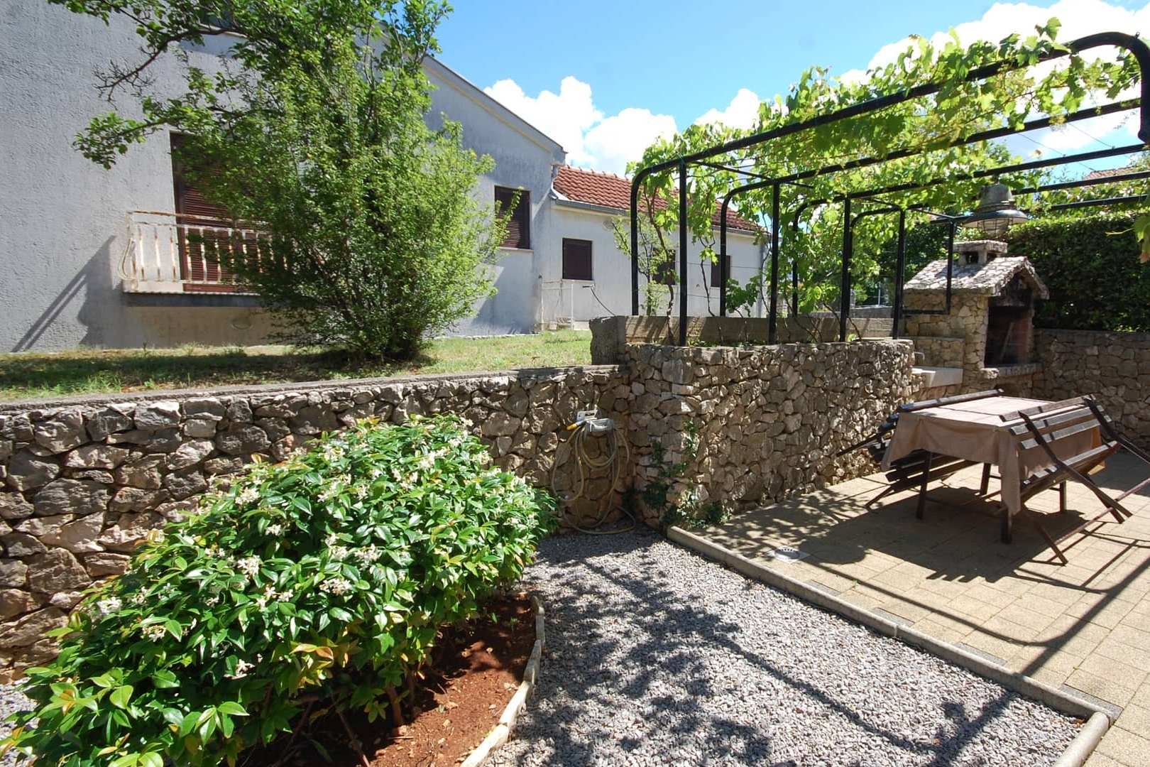 Two bedroom apartment with terrace Njivice, Krk  A-a