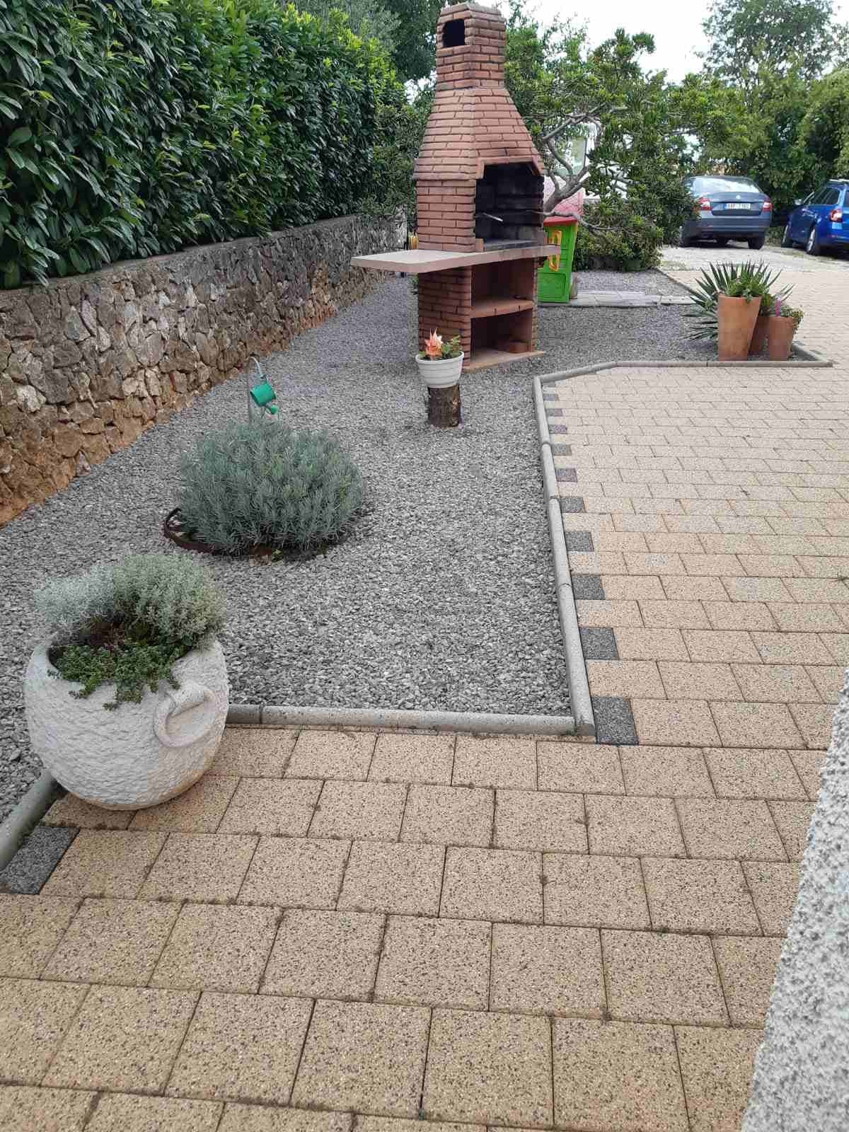 Two bedroom apartment with terrace Njivice, Krk  A-b