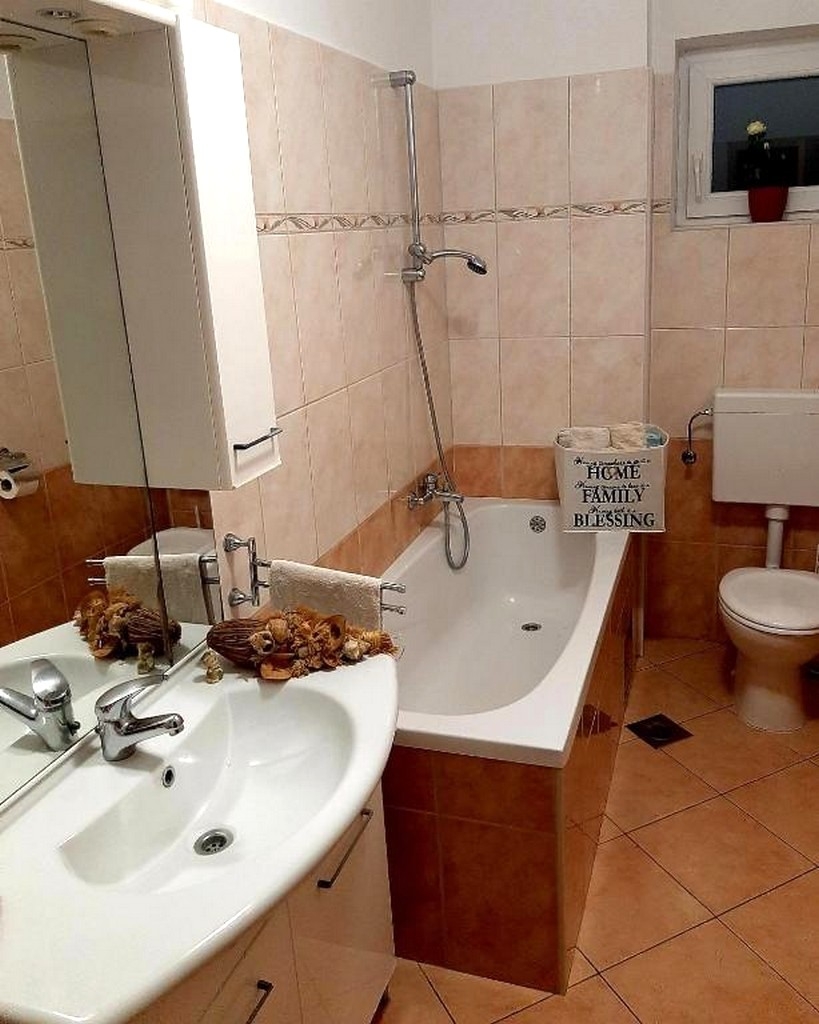 Four bedroom apartment with balcony and sea view Duće, Omiš  A-a