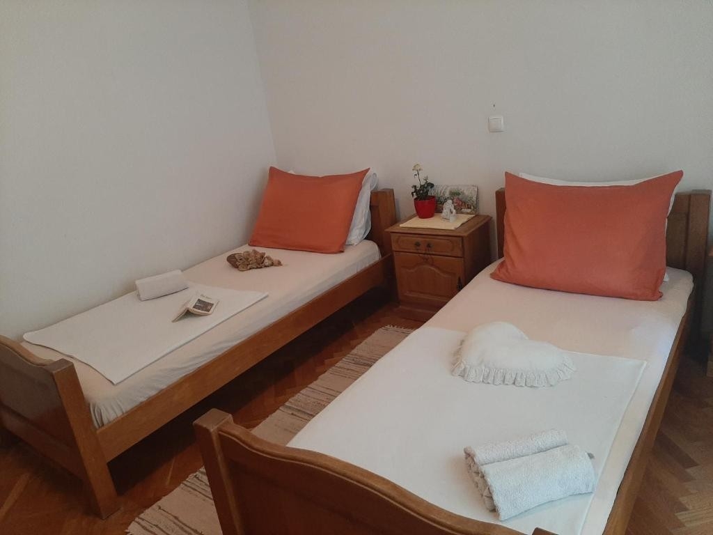Four bedroom apartment with balcony and sea view Duće, Omiš  A-a