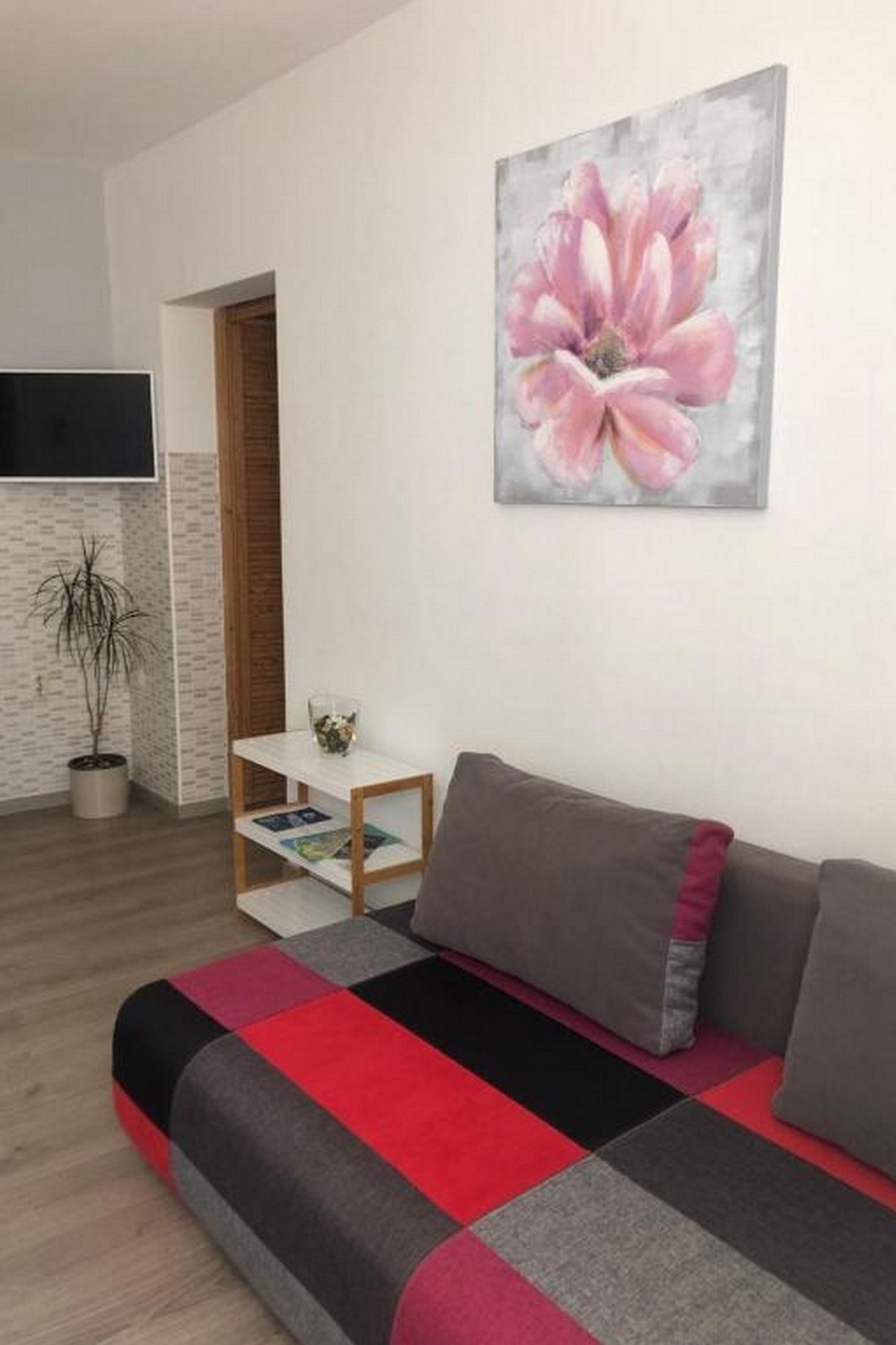 One bedroom apartment with terrace and sea view Hvar (A-21877-c)