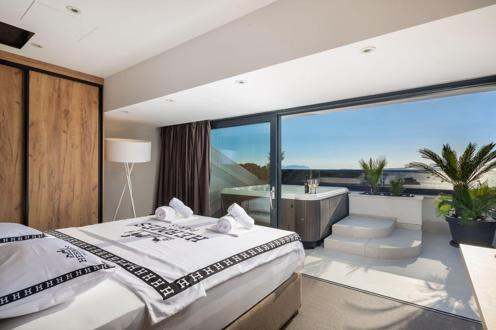 Two bedroom apartment with terrace and sea view Hvar  A-e