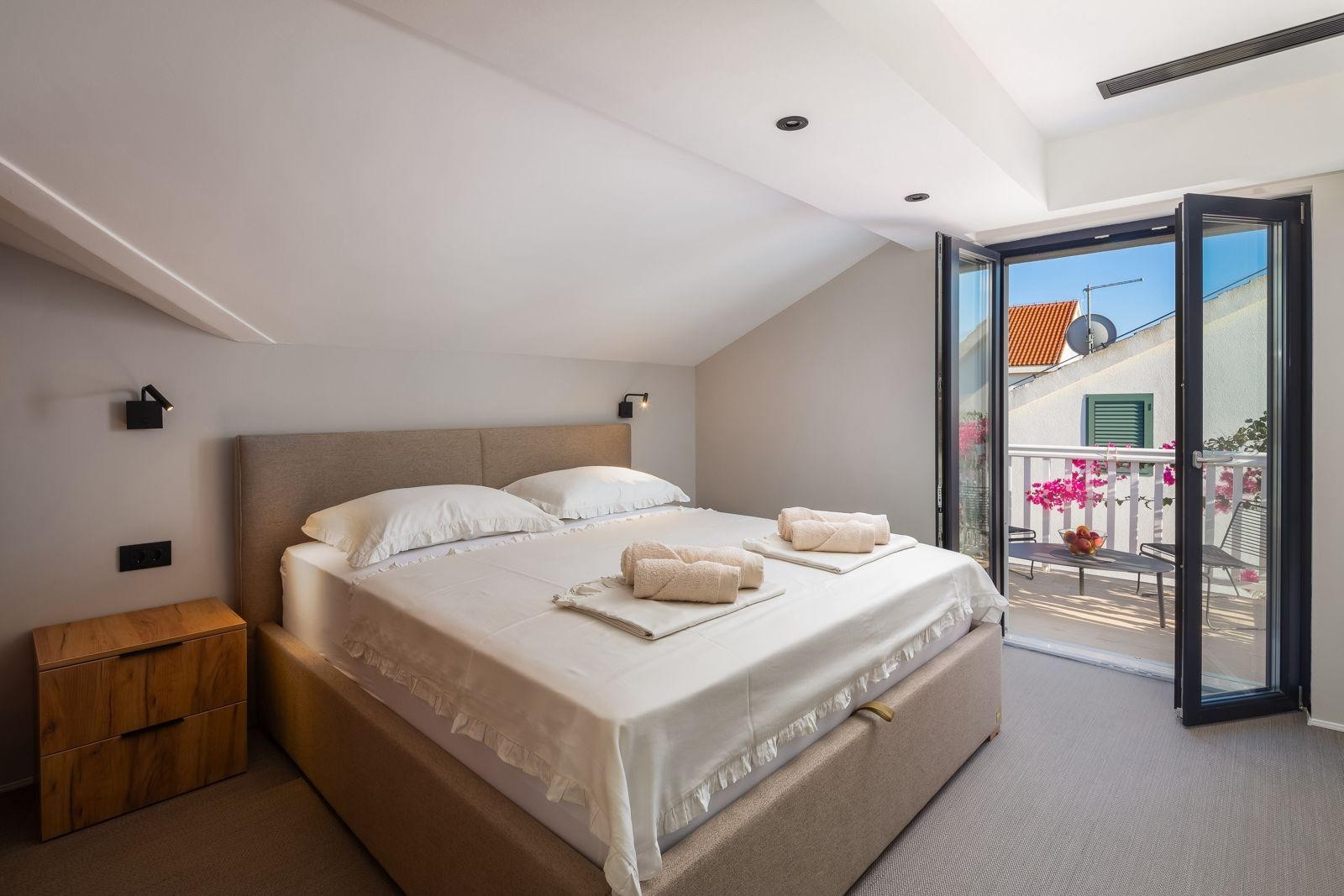 Two bedroom apartment with terrace and sea view Hvar  A-e