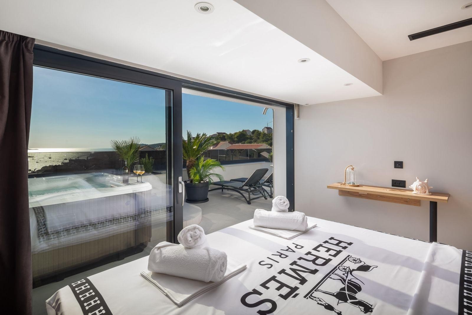 Two bedroom apartment with terrace and sea view Hvar  A-e